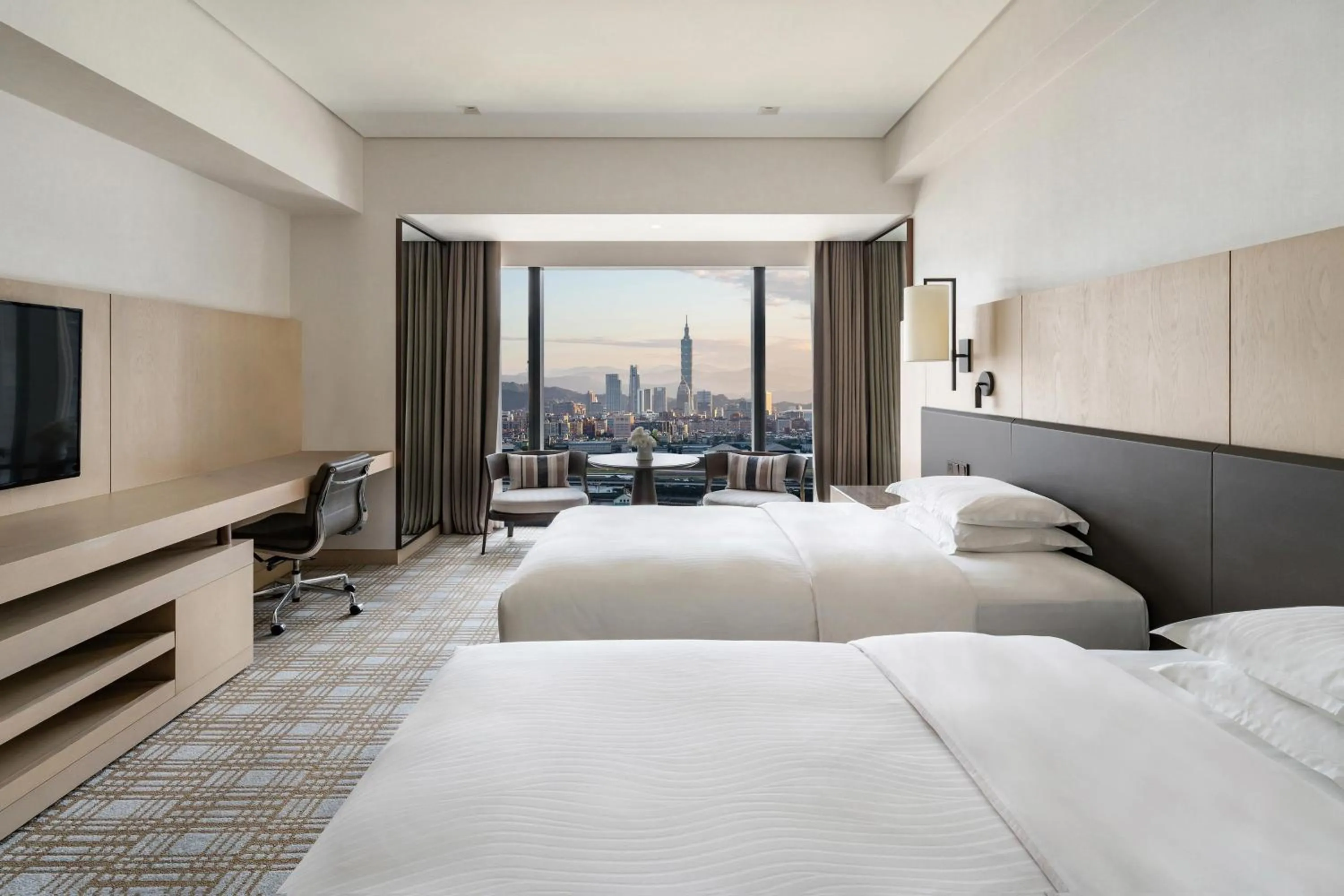 Photo of the whole room, Bed in Taipei Marriott Hotel
