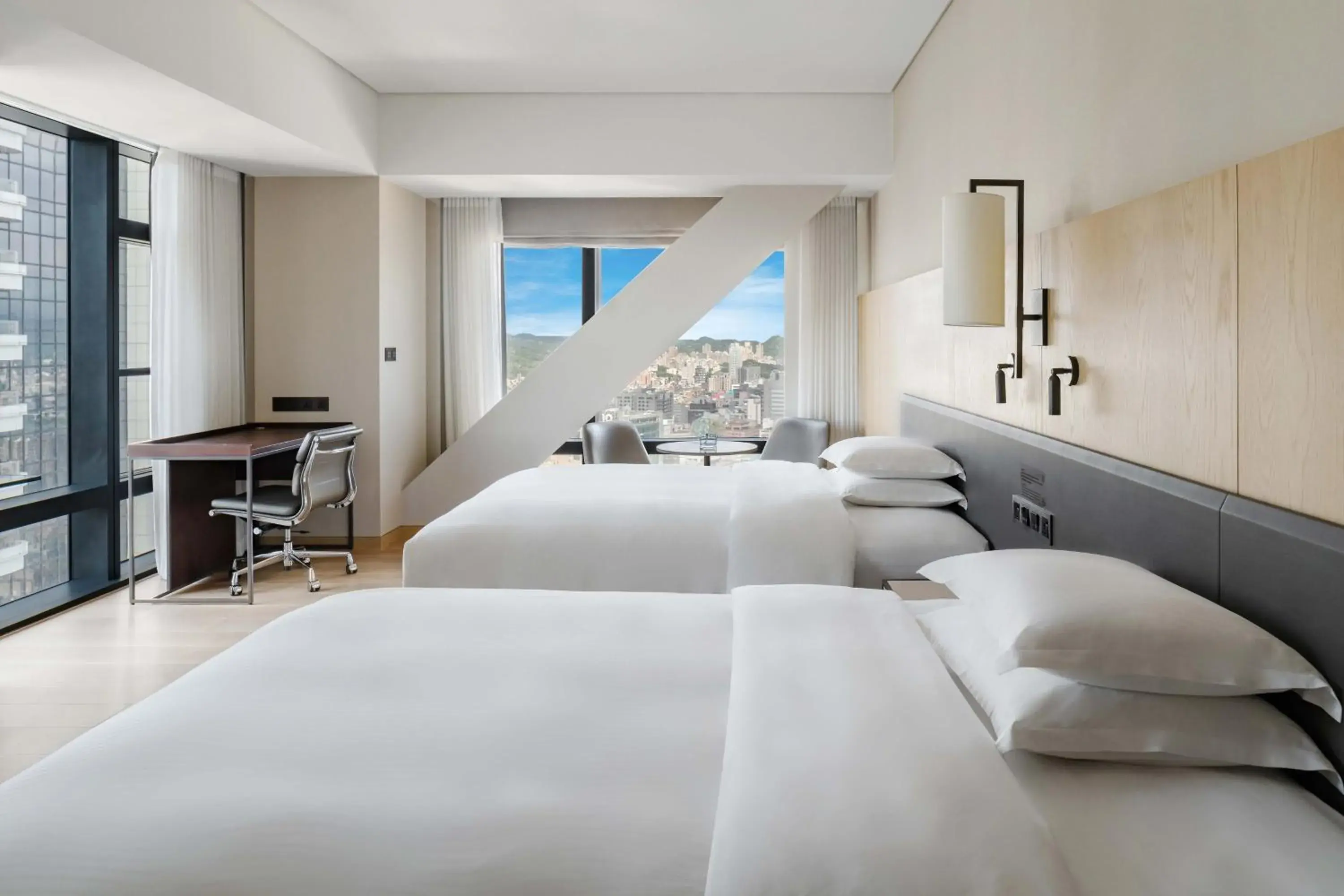 Sky Privilege Twin Room with Lounge Access in Taipei Marriott Hotel Sky Privilege Twin Room with Lounge Access in Taipei Marriott Hotel