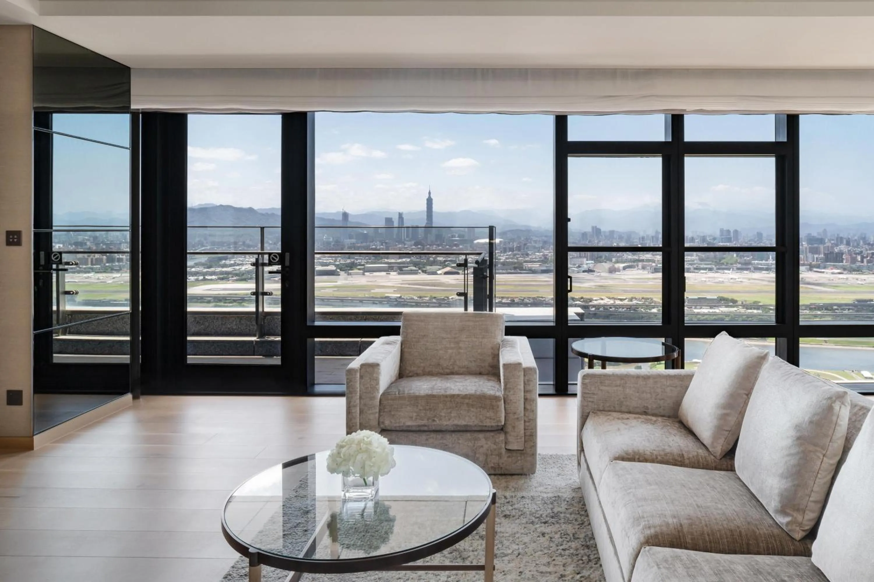 Living room in Taipei Marriott Hotel