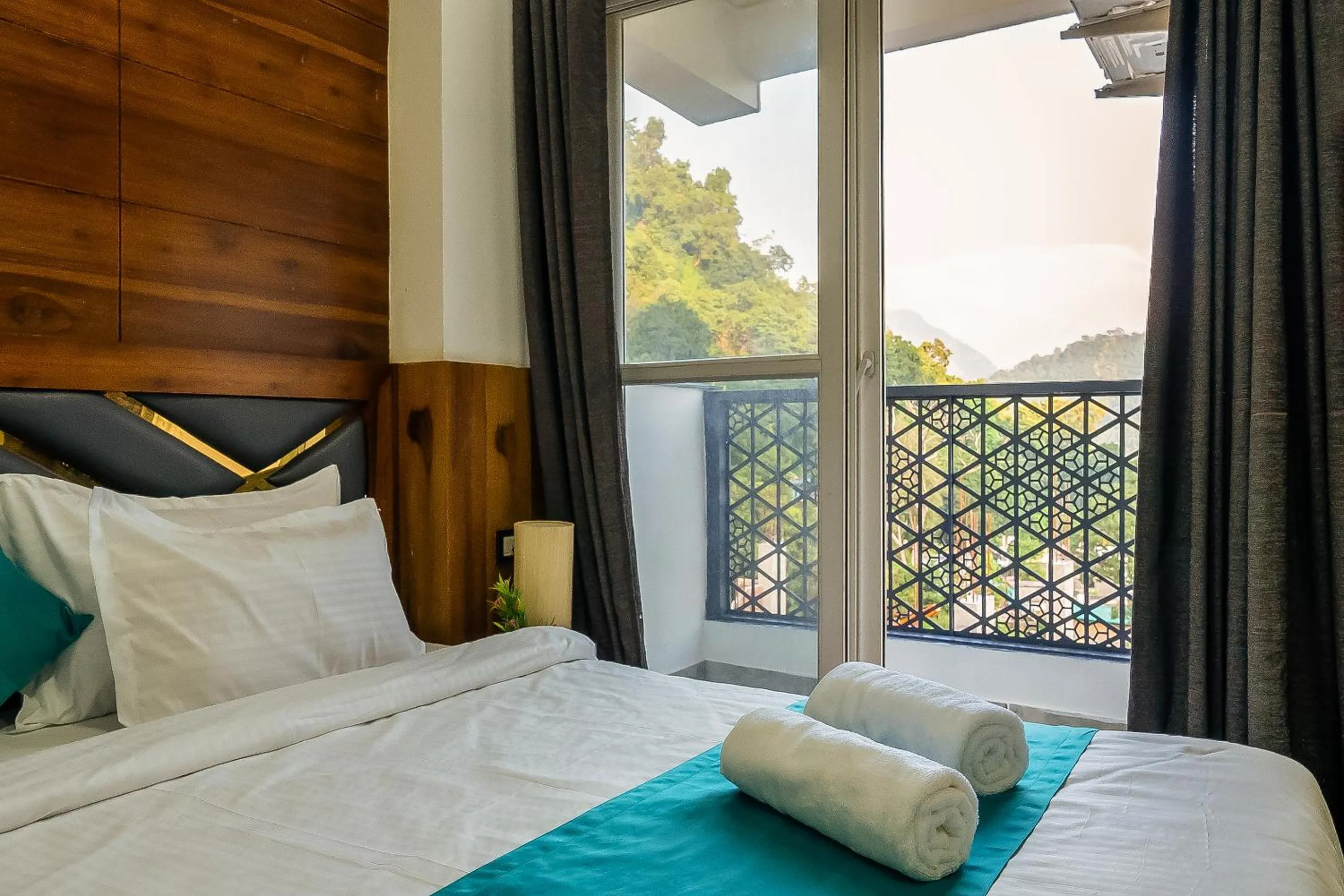 Photo of the whole room, Bed in Hotel Tapovan Hills