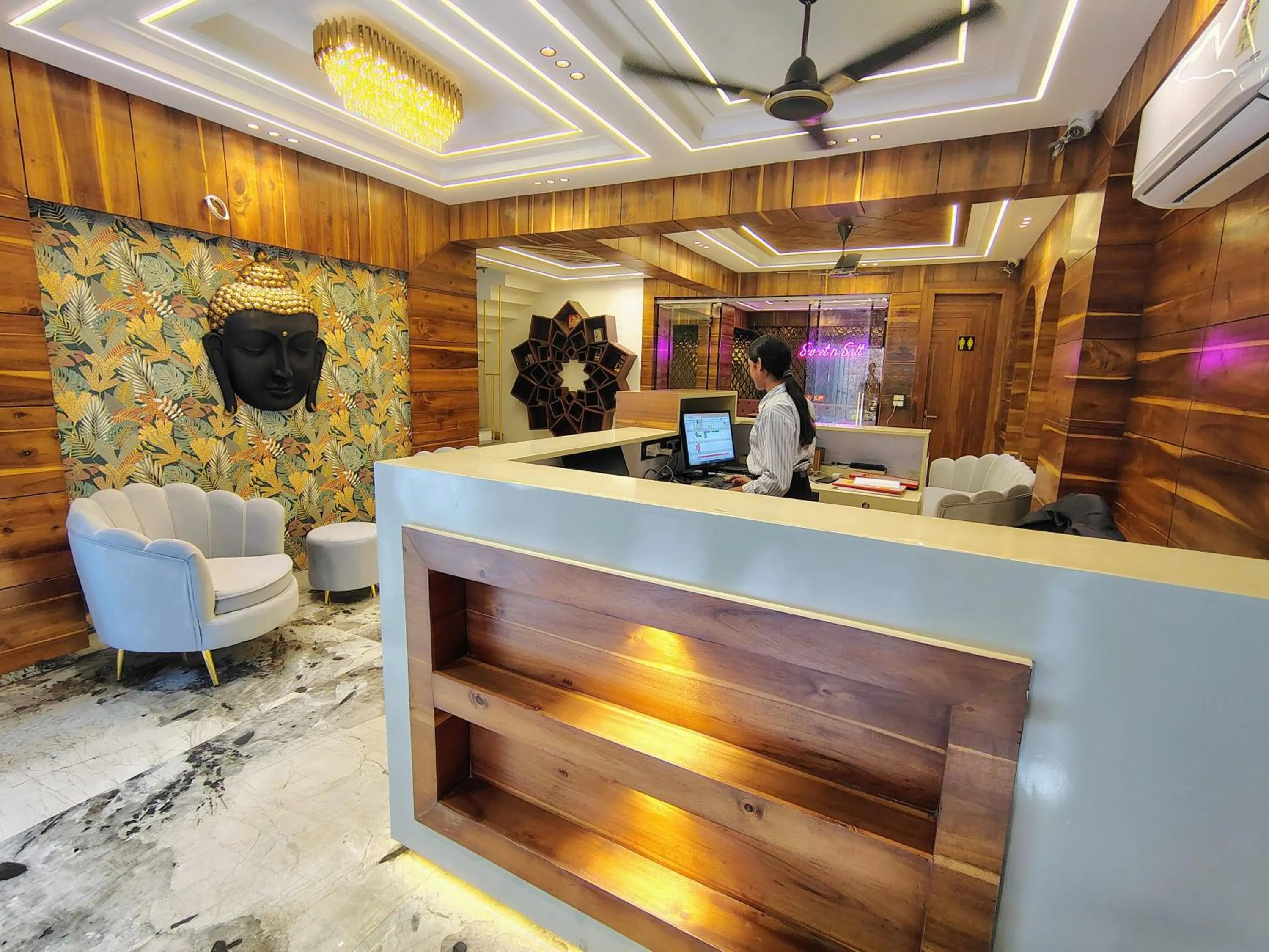 On-site shops in Hotel Tapovan Hills