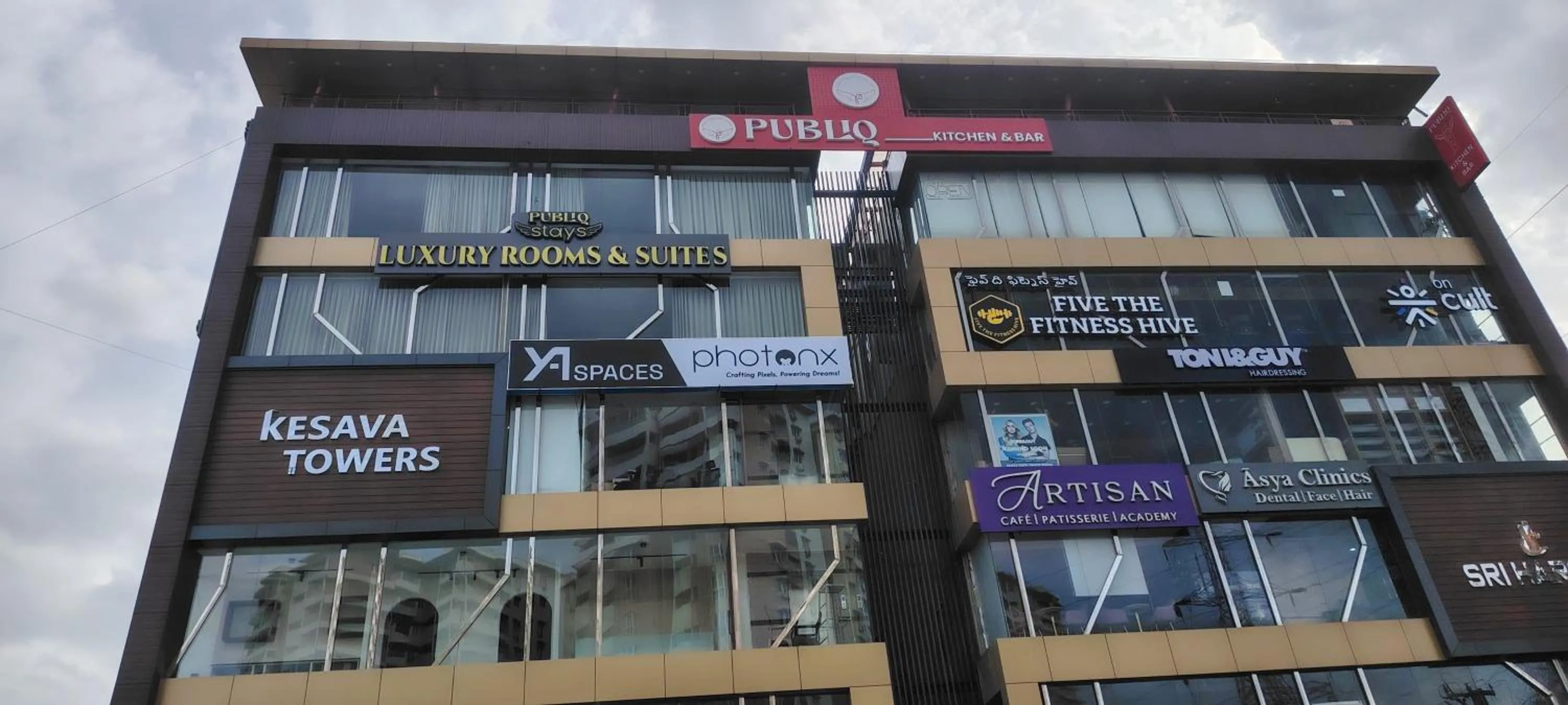 PubliQ Luxury Stays KPHB