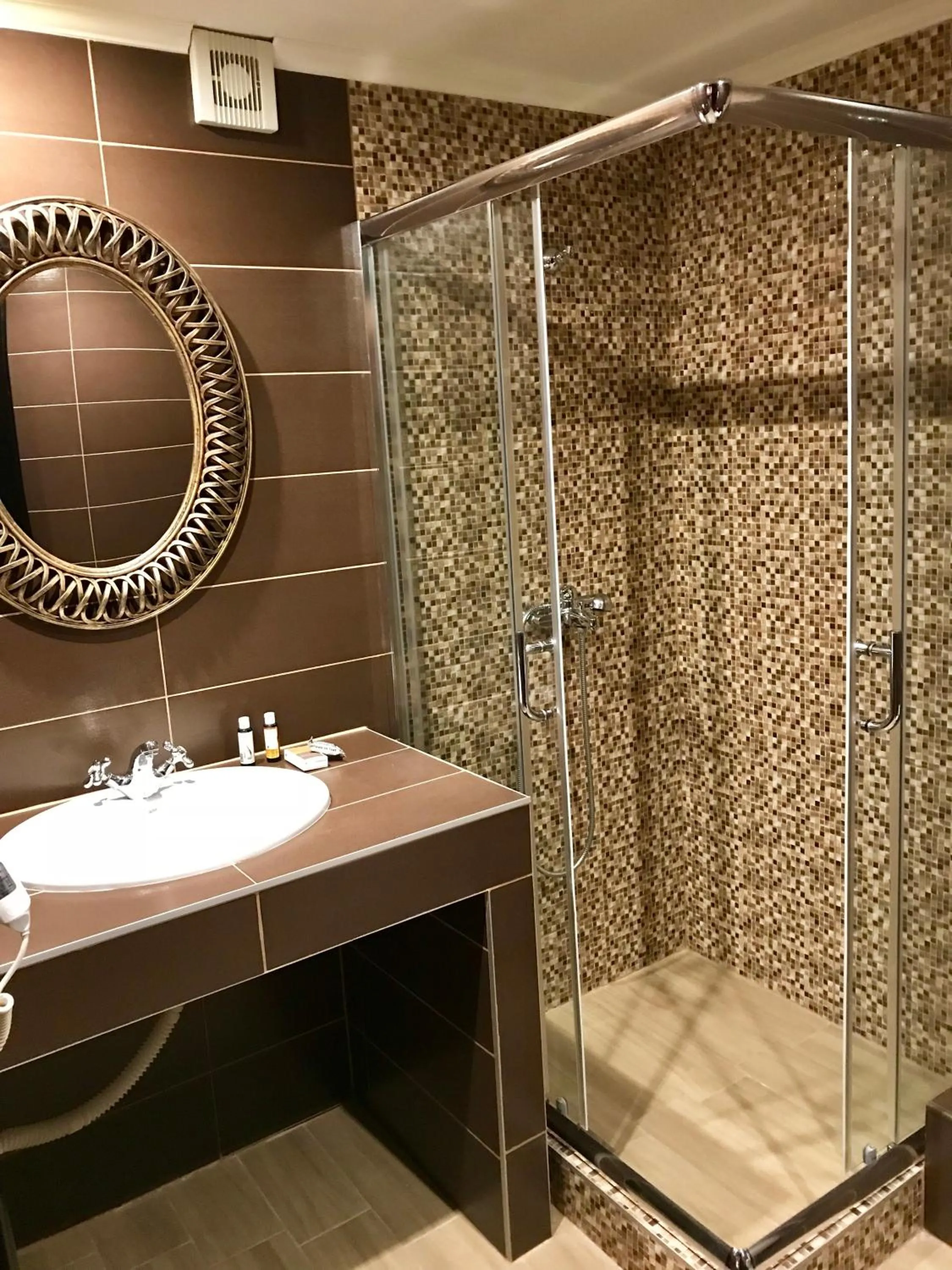 Bathroom in Aloni Toy Kir Thanasi Hotel & Spa