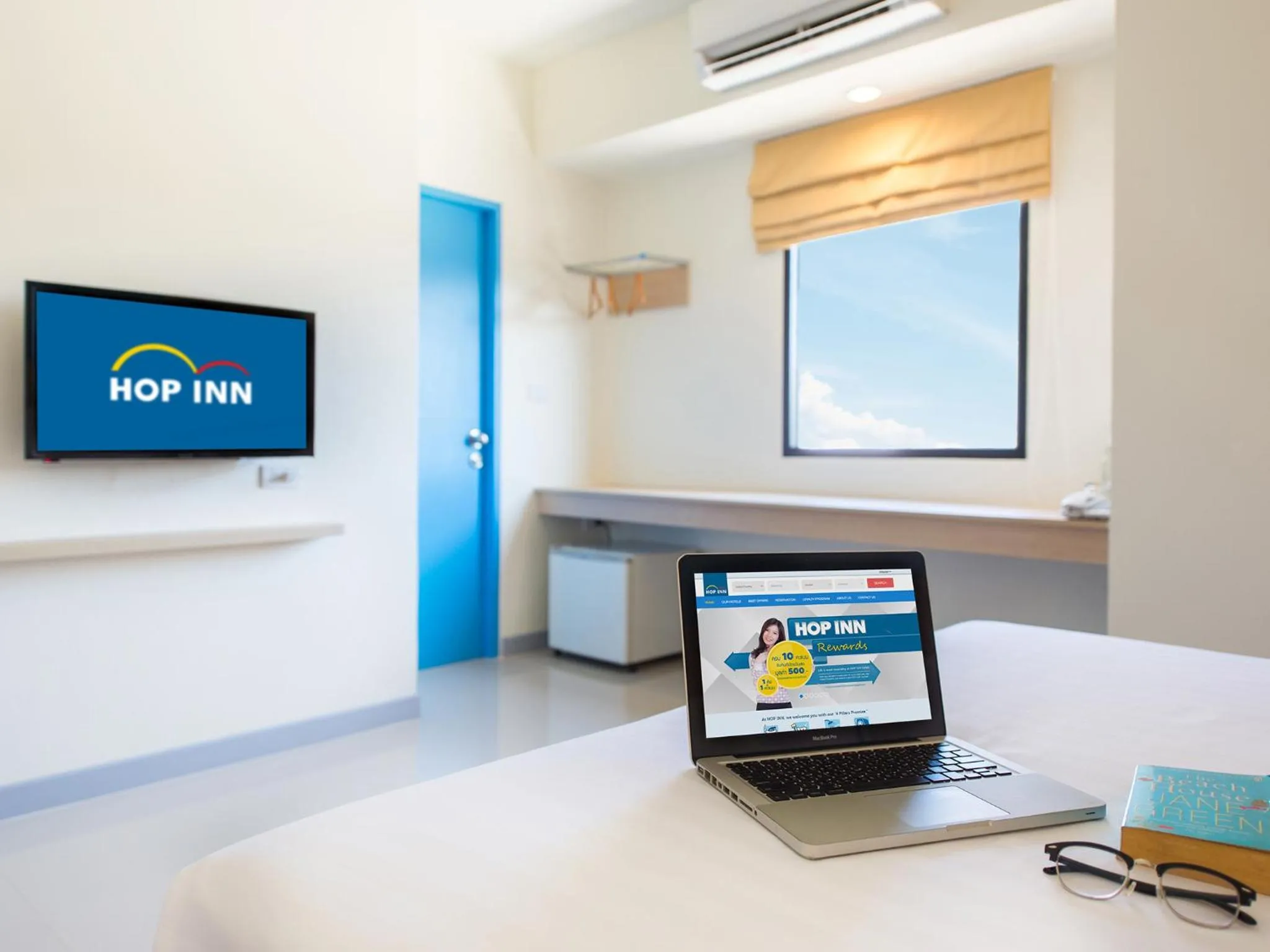 Bedroom, Bed in HOP INN Surat Thani