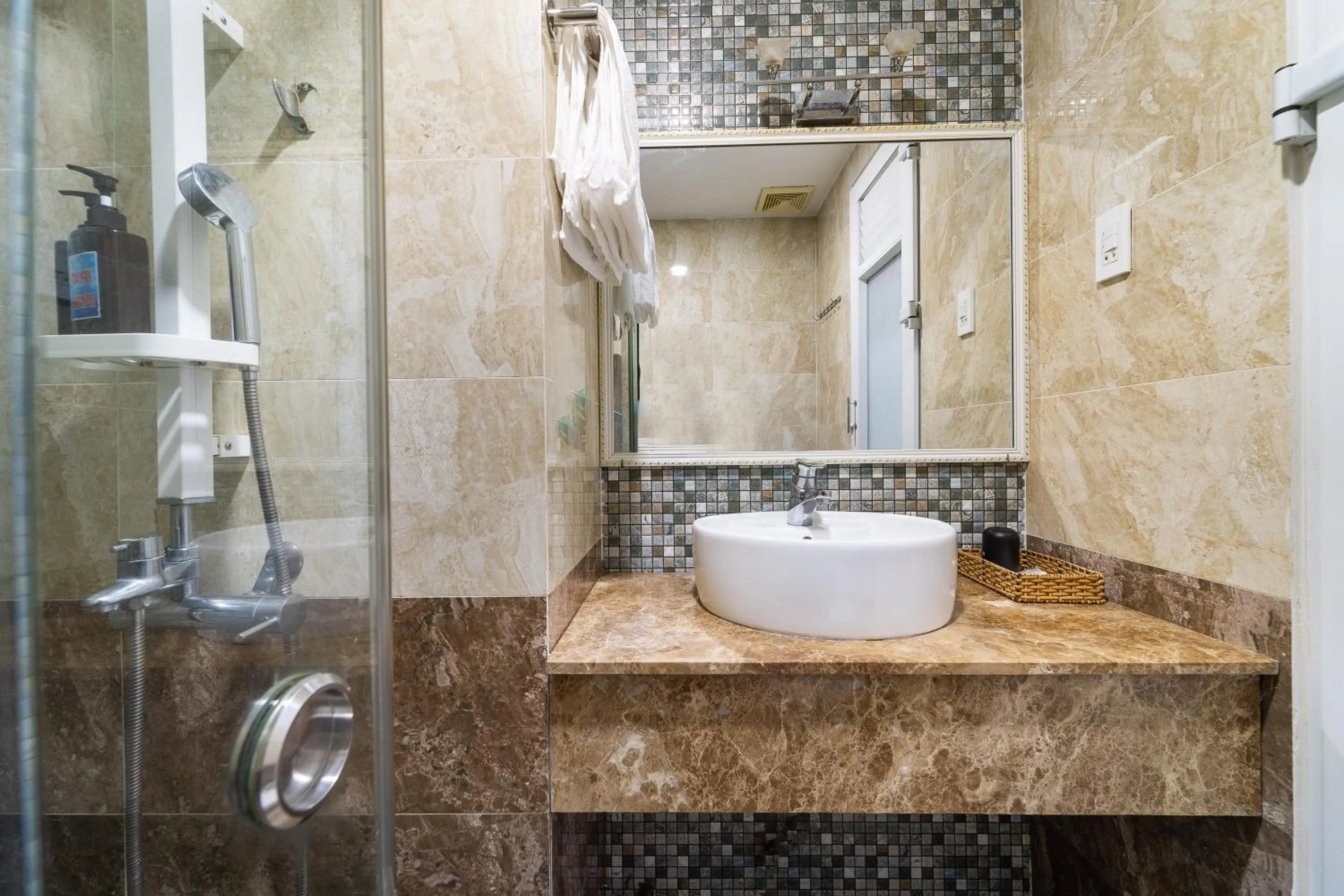 Bathroom in Collection O Sunrise Hotel Trung Son Near Lotte Mart