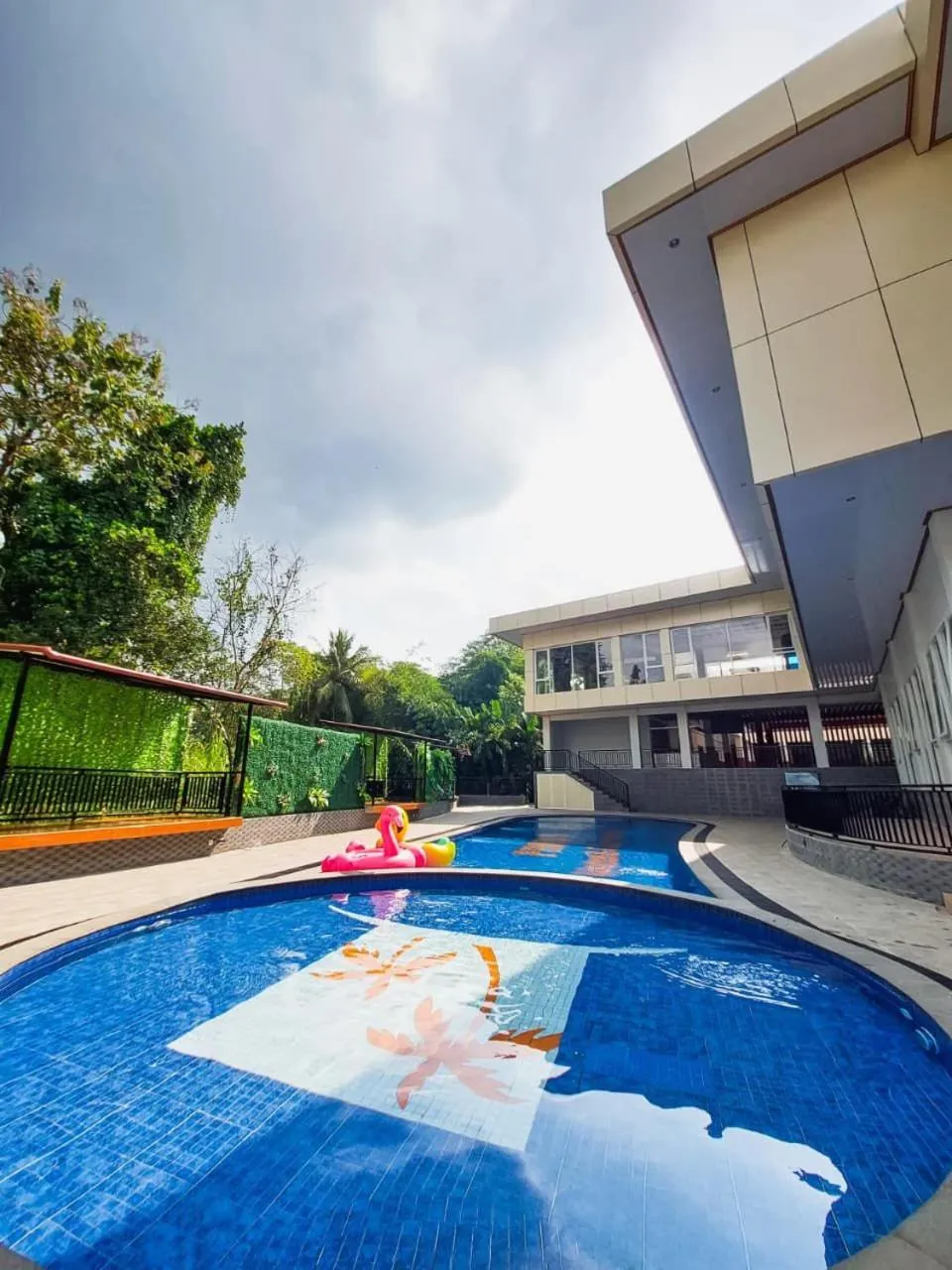 Swimming pool in Prima SR Hotel & Convention Yogyakarta