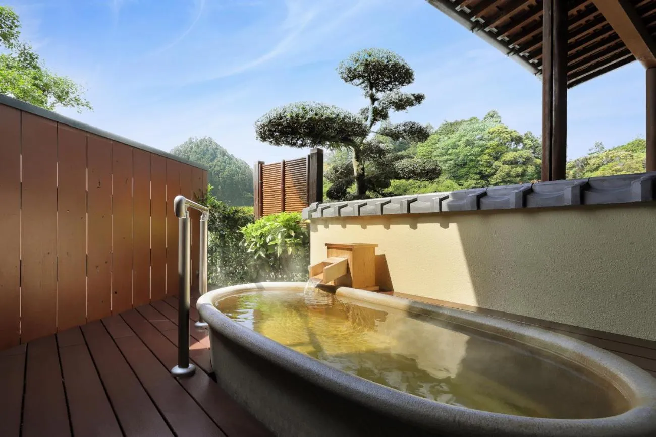 Open Air Bath in Ryokusuitei