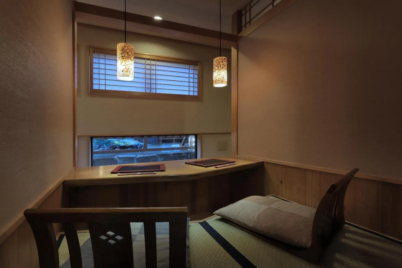 Restaurant/places to eat in Ryokusuitei