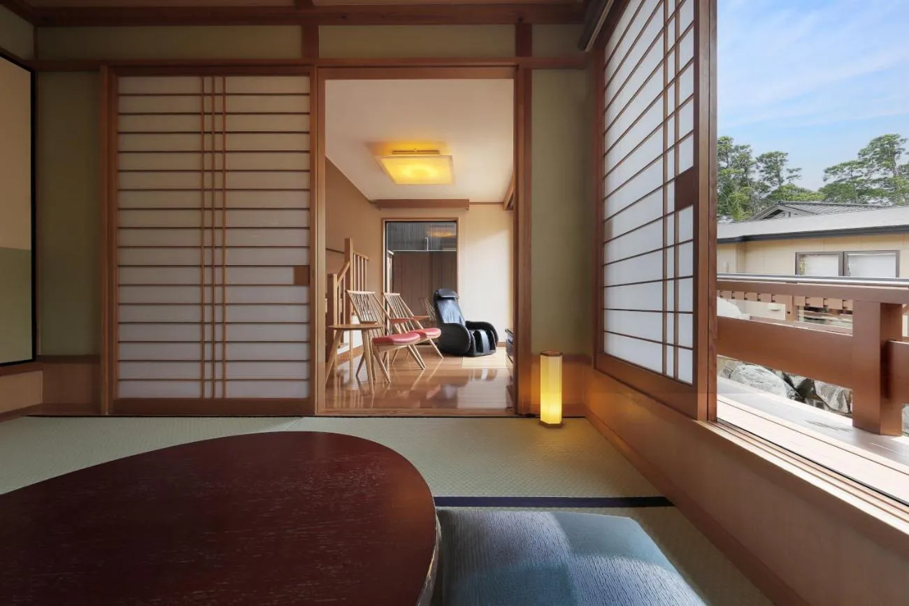 Photo of the whole room in Ryokusuitei