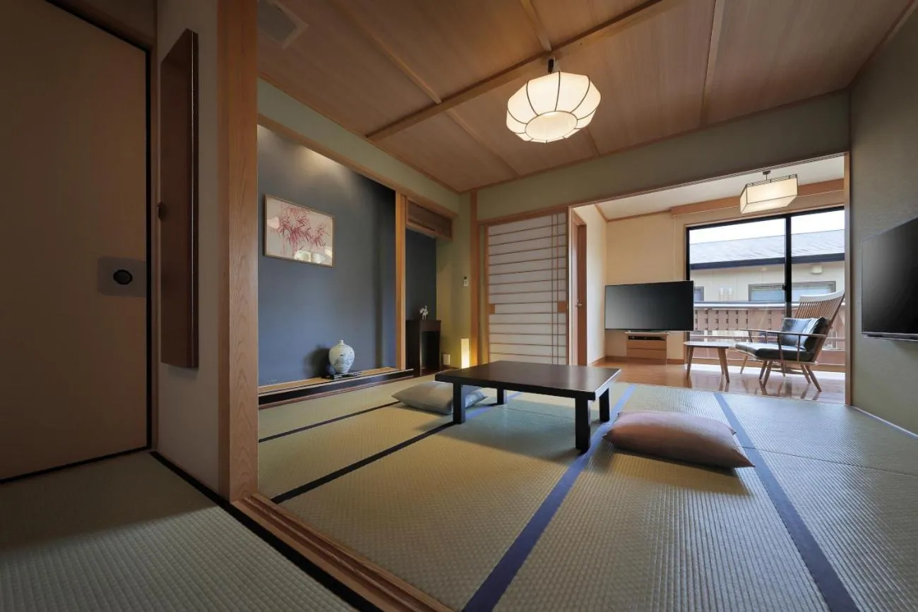 Photo of the whole room, Bed in Ryokusuitei