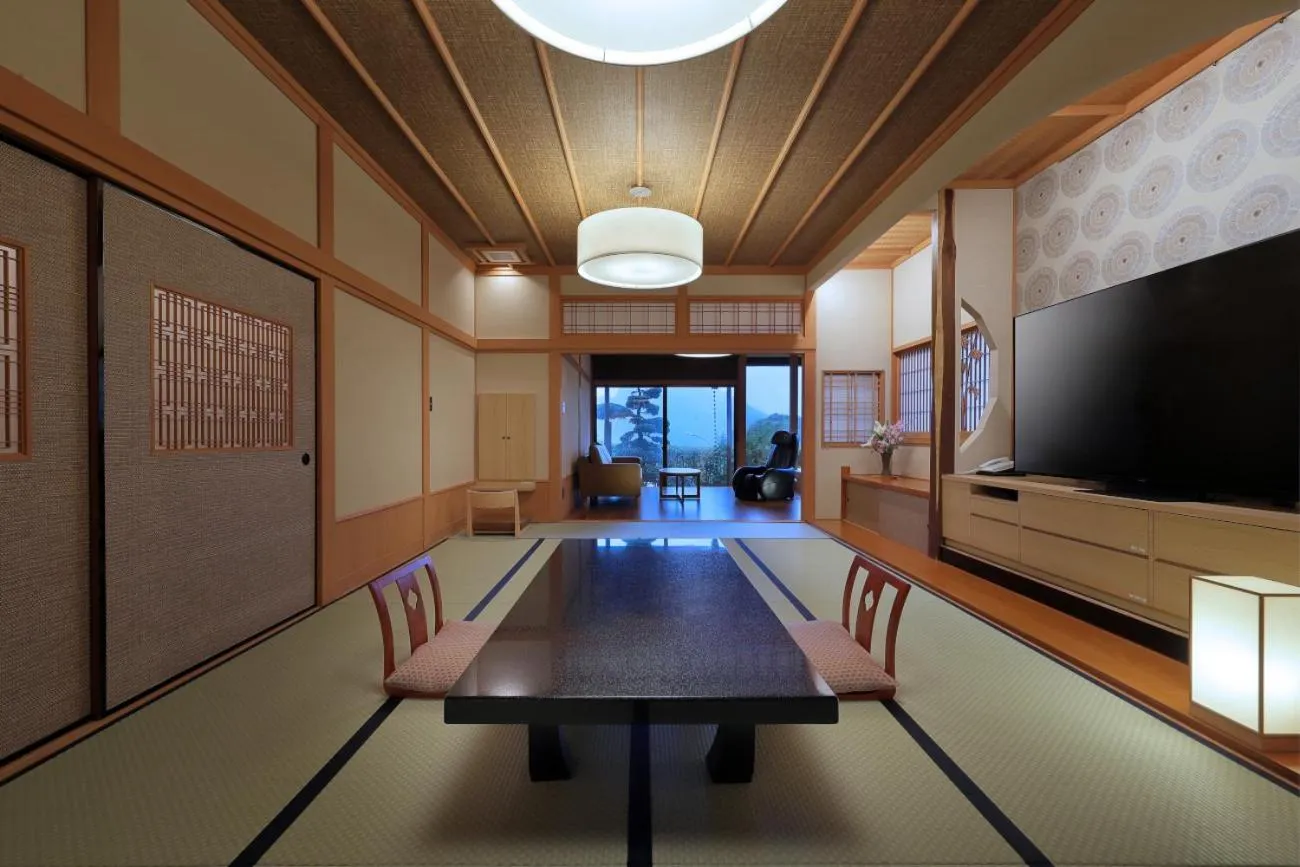 Photo of the whole room in Ryokusuitei