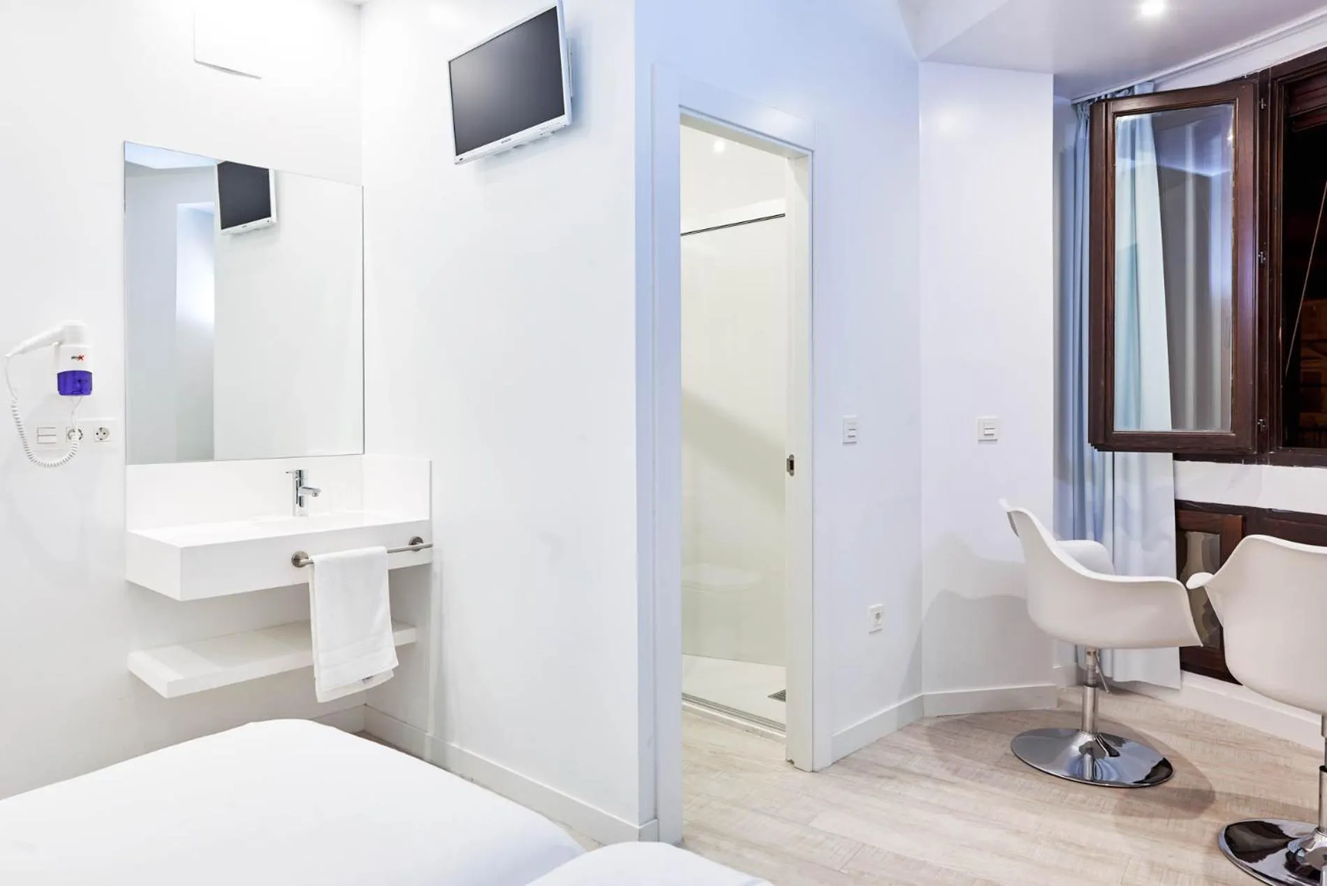 Bathroom, Bed in AMC Granada Hostal