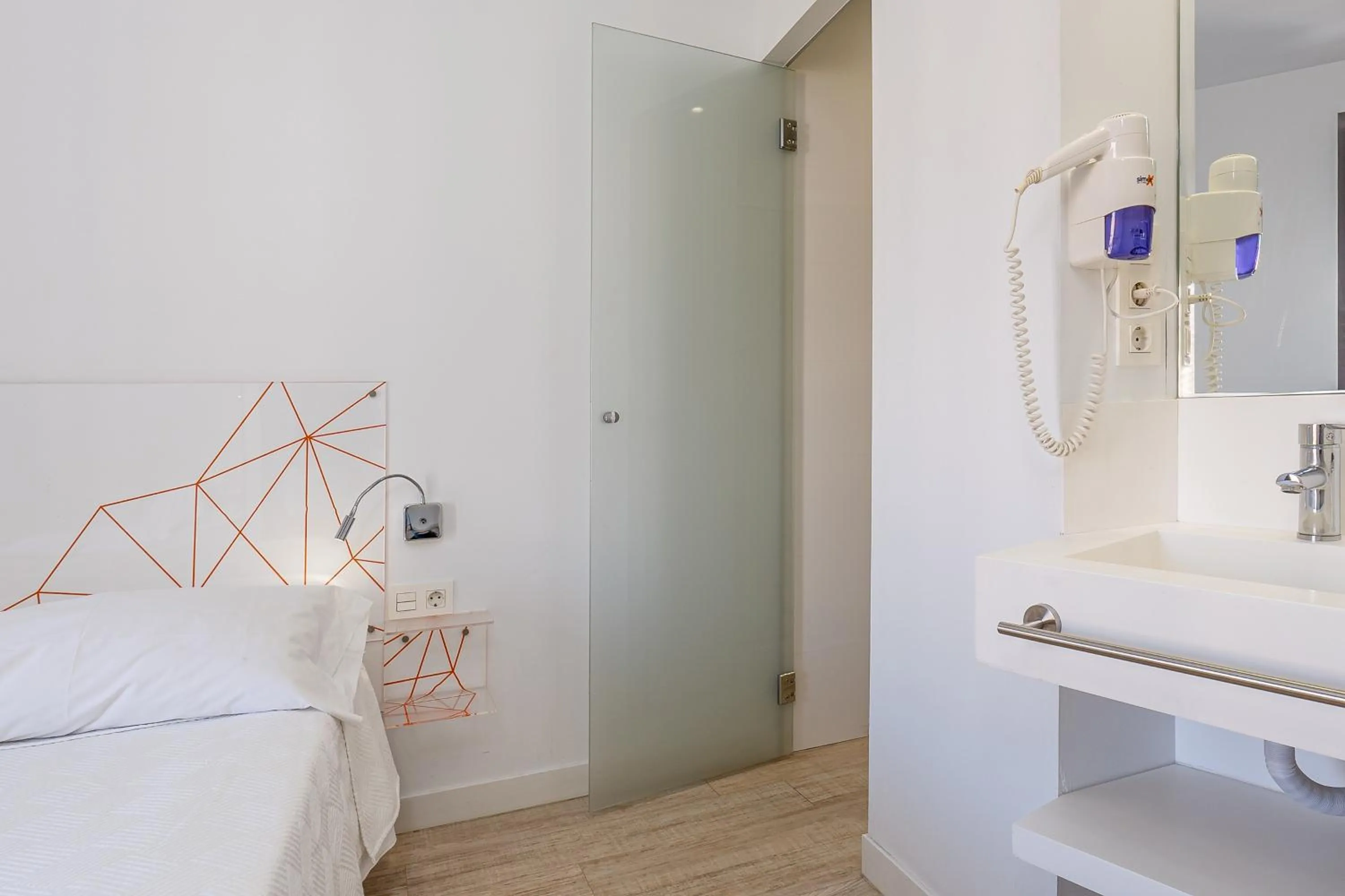 Bed in AMC Granada Hostal