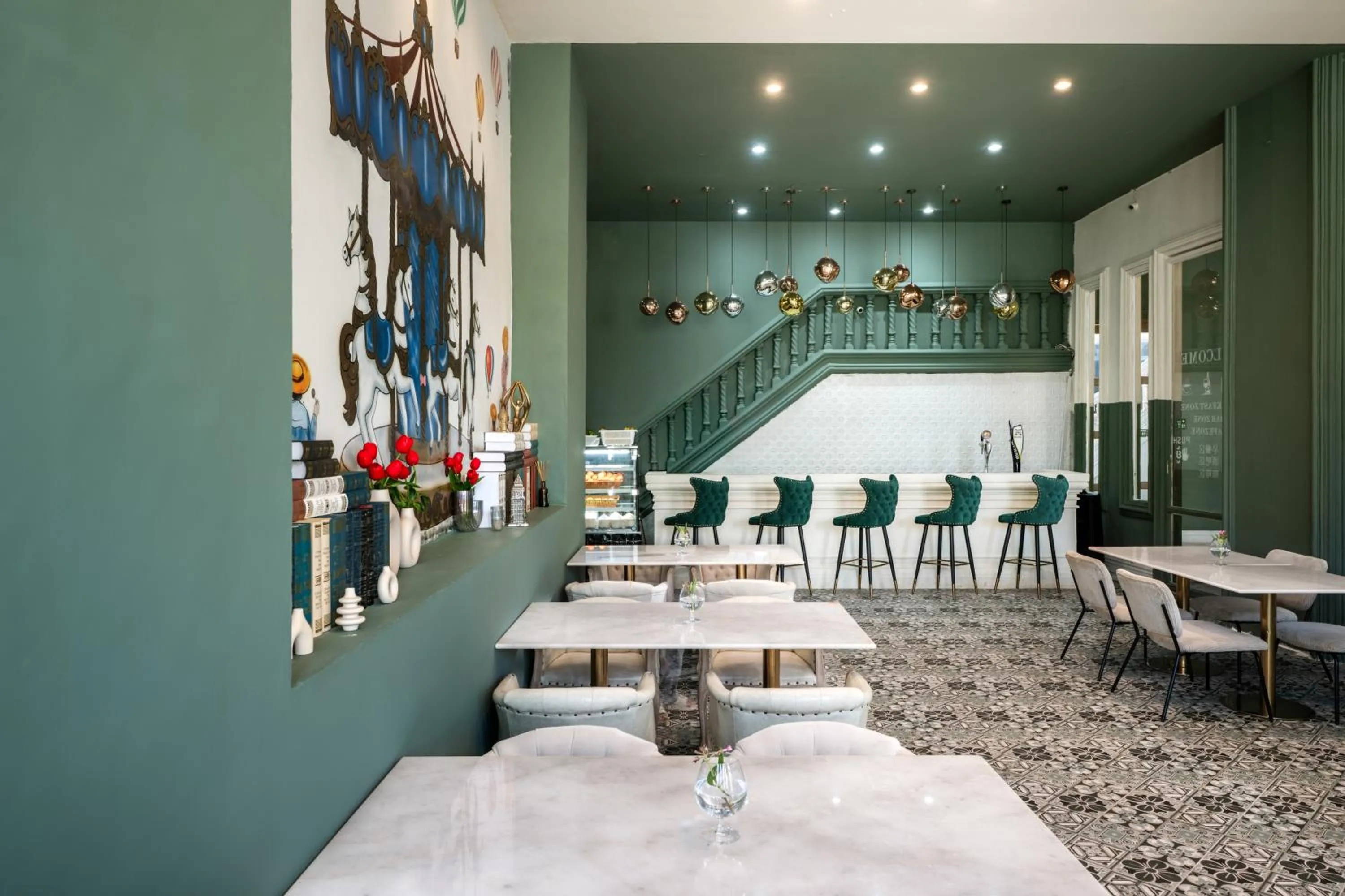 Restaurant/places to eat in Ali Grand Hotel