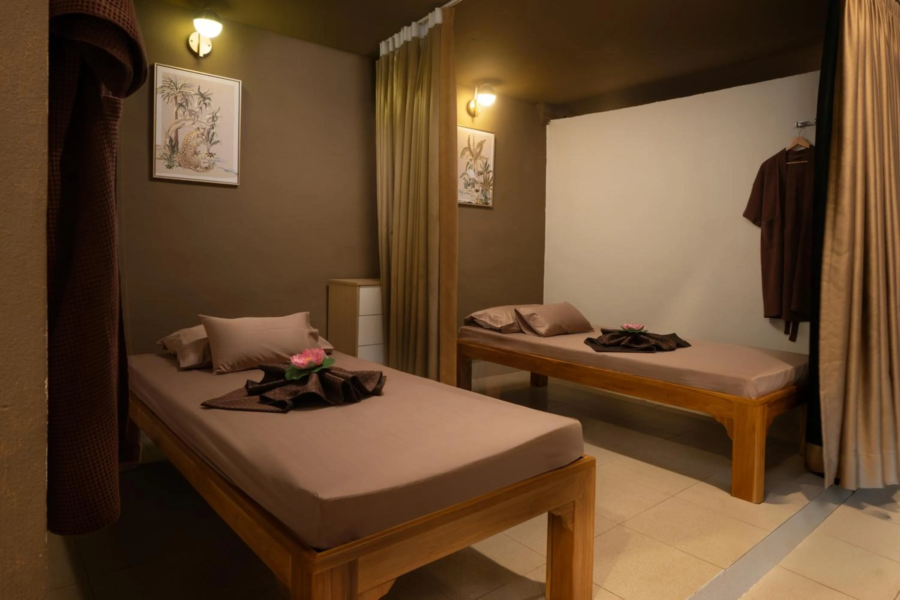 Massage, Bed in Ali Grand Hotel