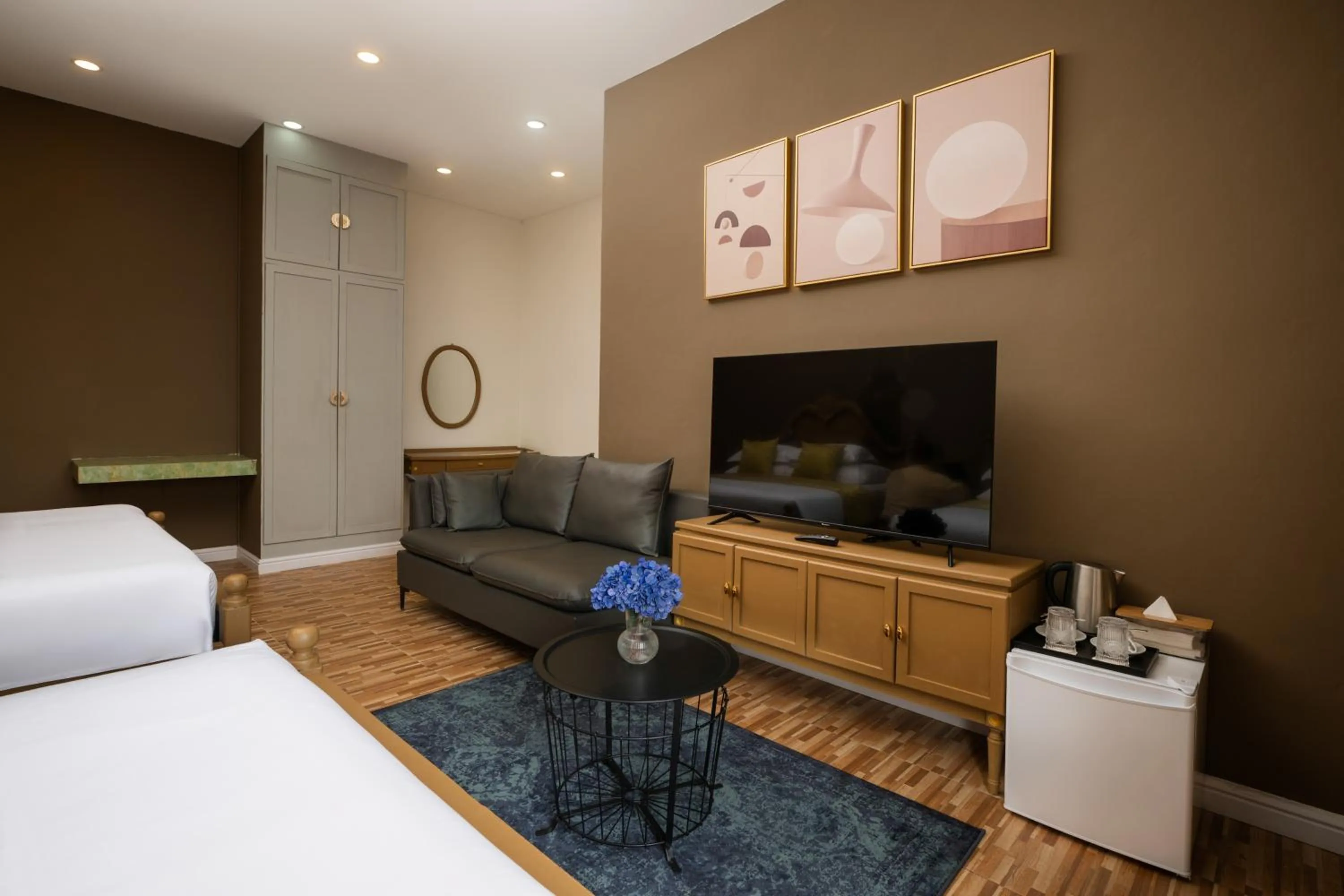 Guests, Bed in Ali Grand Hotel