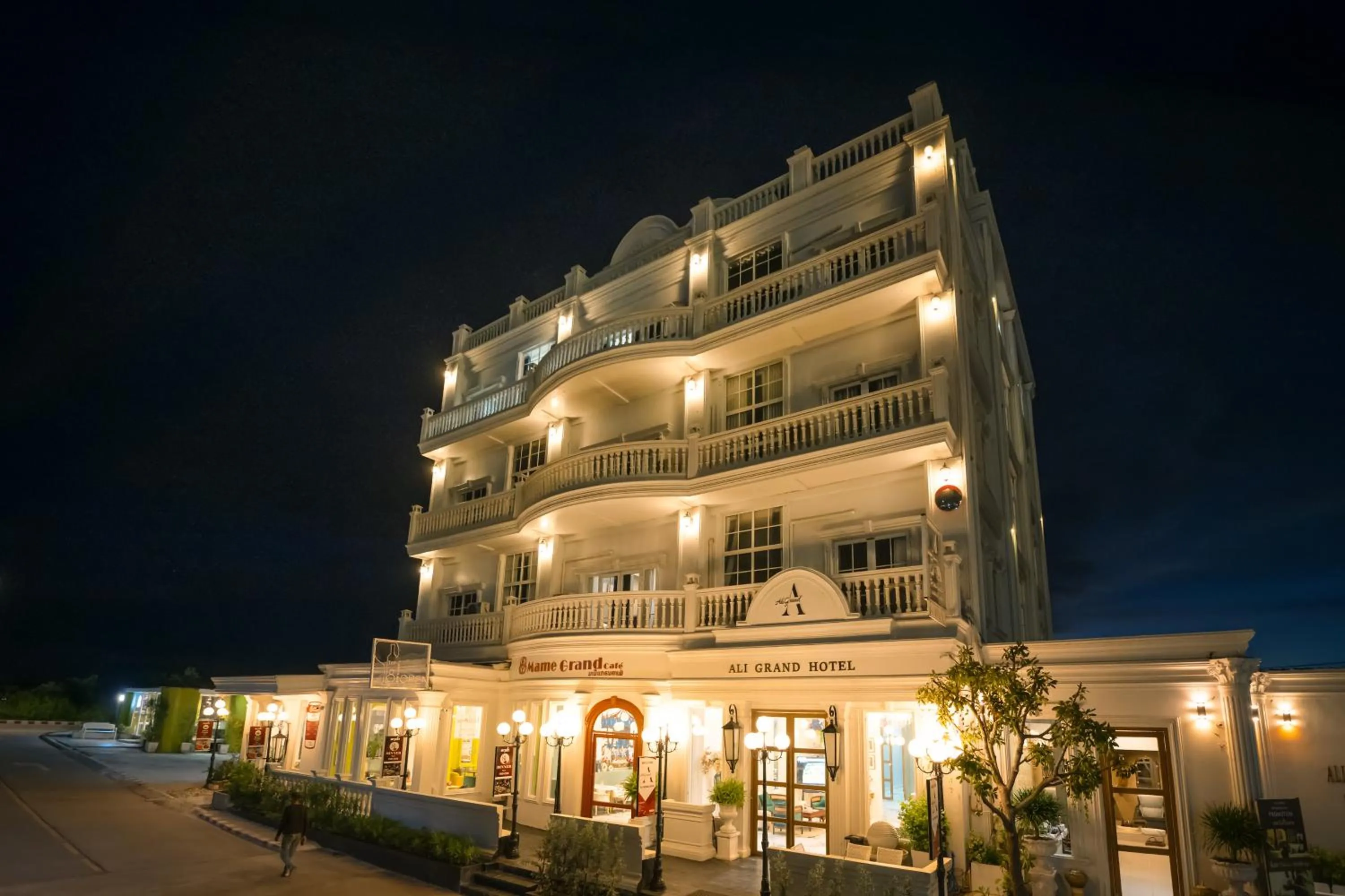 Property building in Ali Grand Hotel