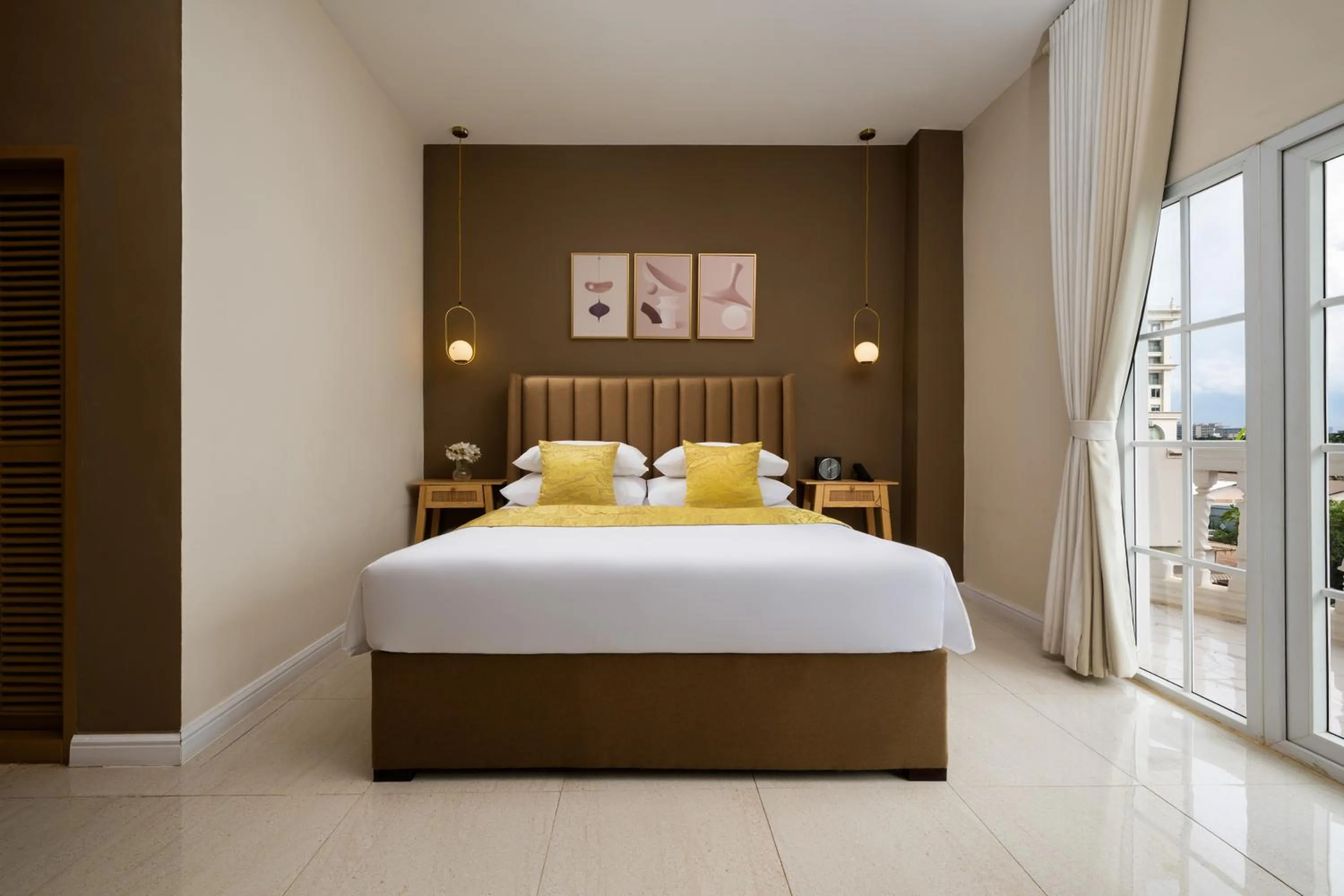 Guests, Bed in Ali Grand Hotel