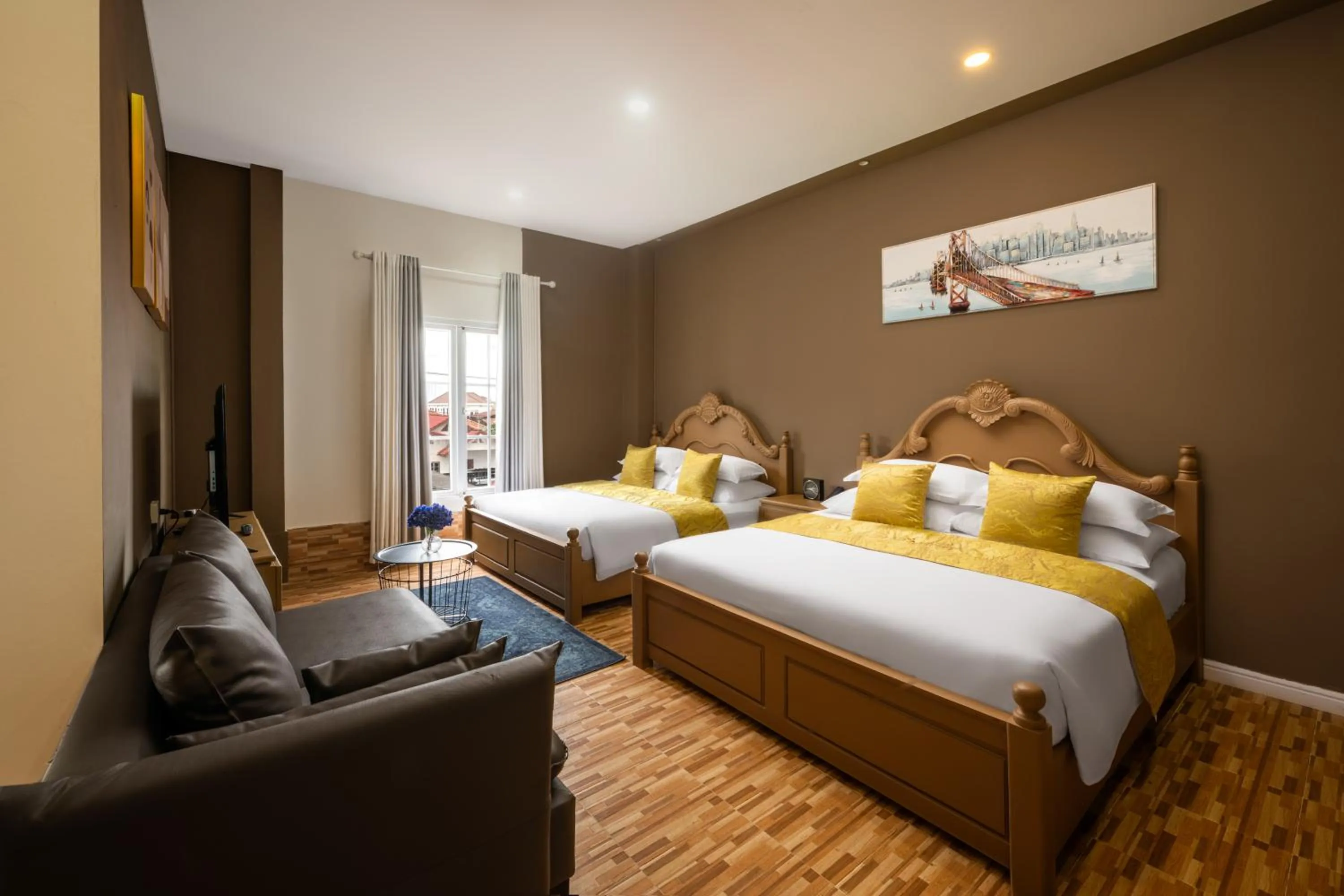 Guests, Bed in Ali Grand Hotel