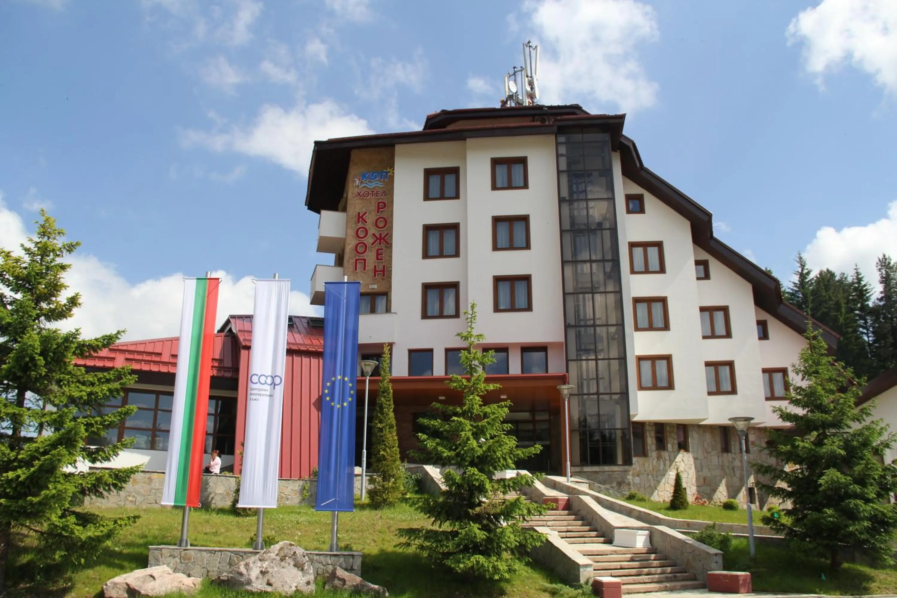 Facade/entrance in Hotel Coop Rozhen