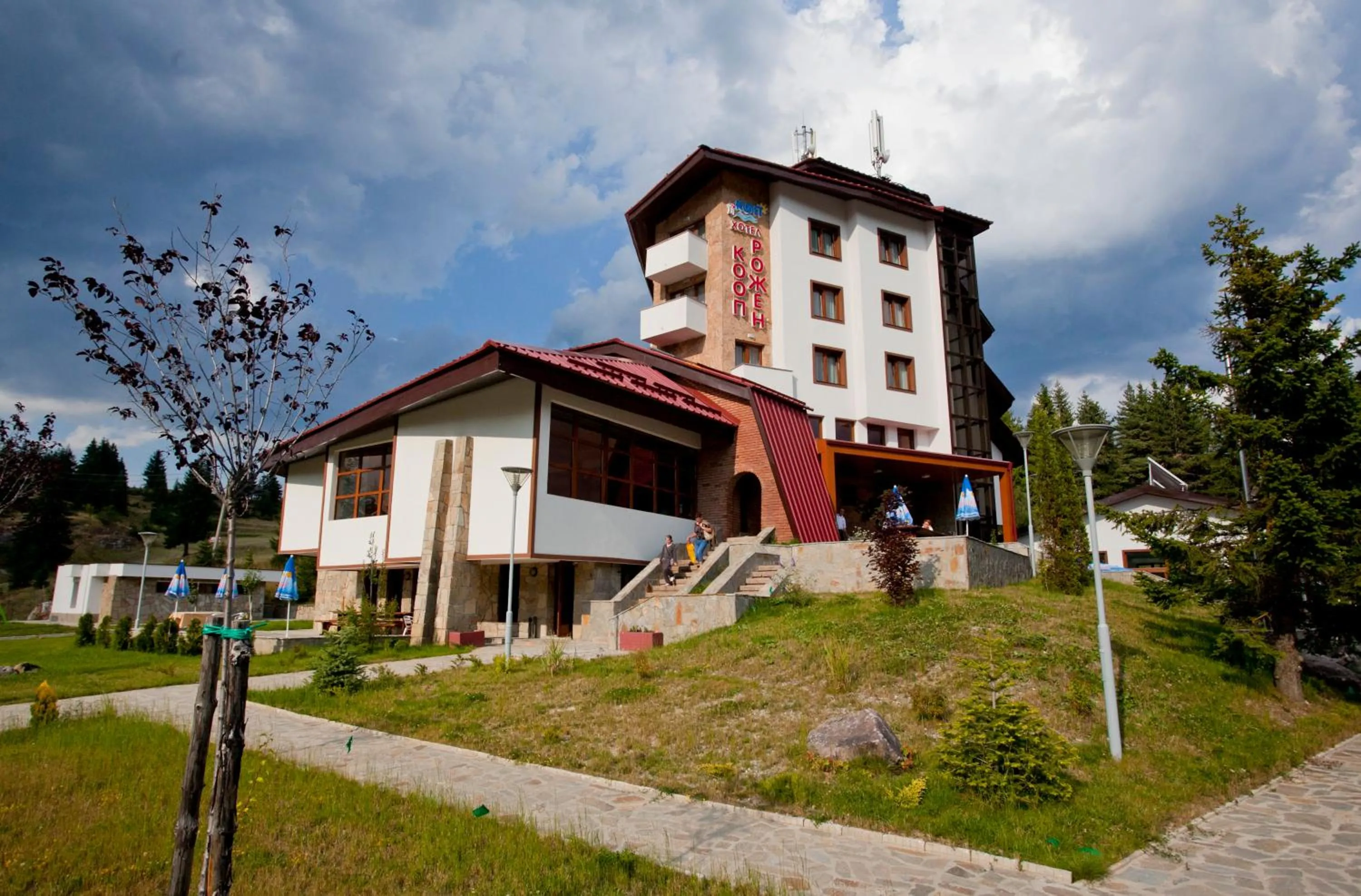 Property building in Hotel Coop Rozhen