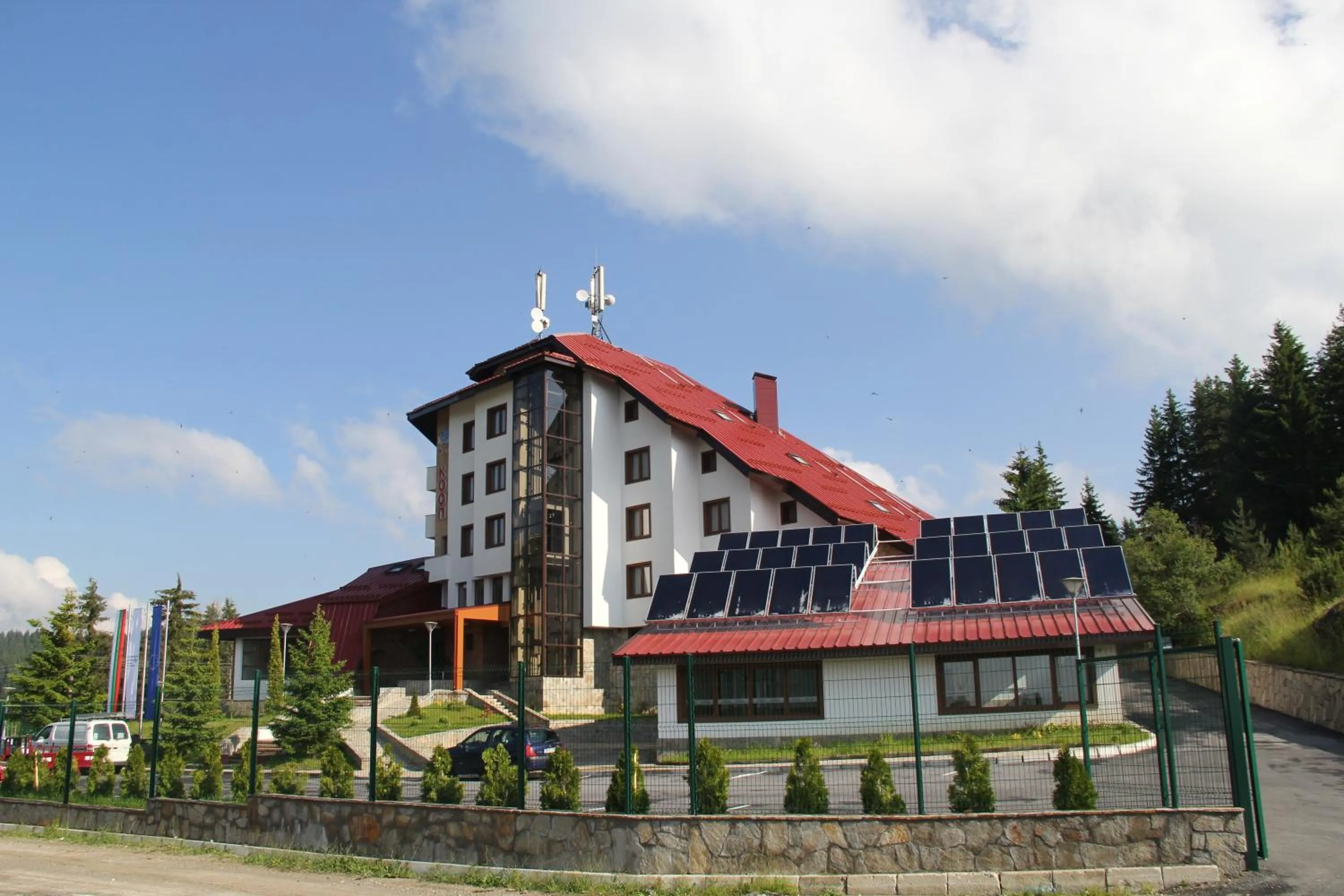 Facade/entrance in Hotel Coop Rozhen