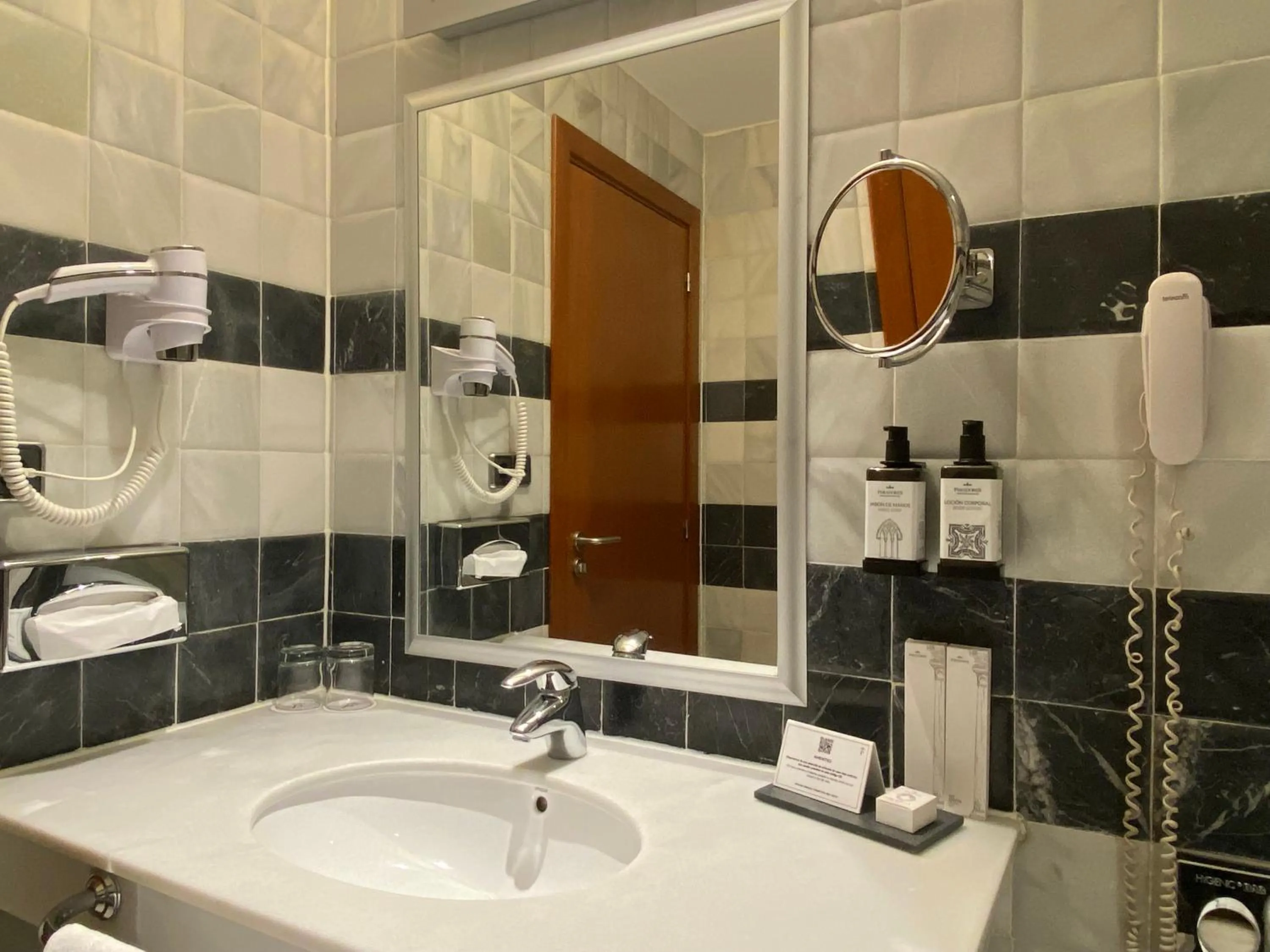 Bathroom in Parador De La Seu D'urgell