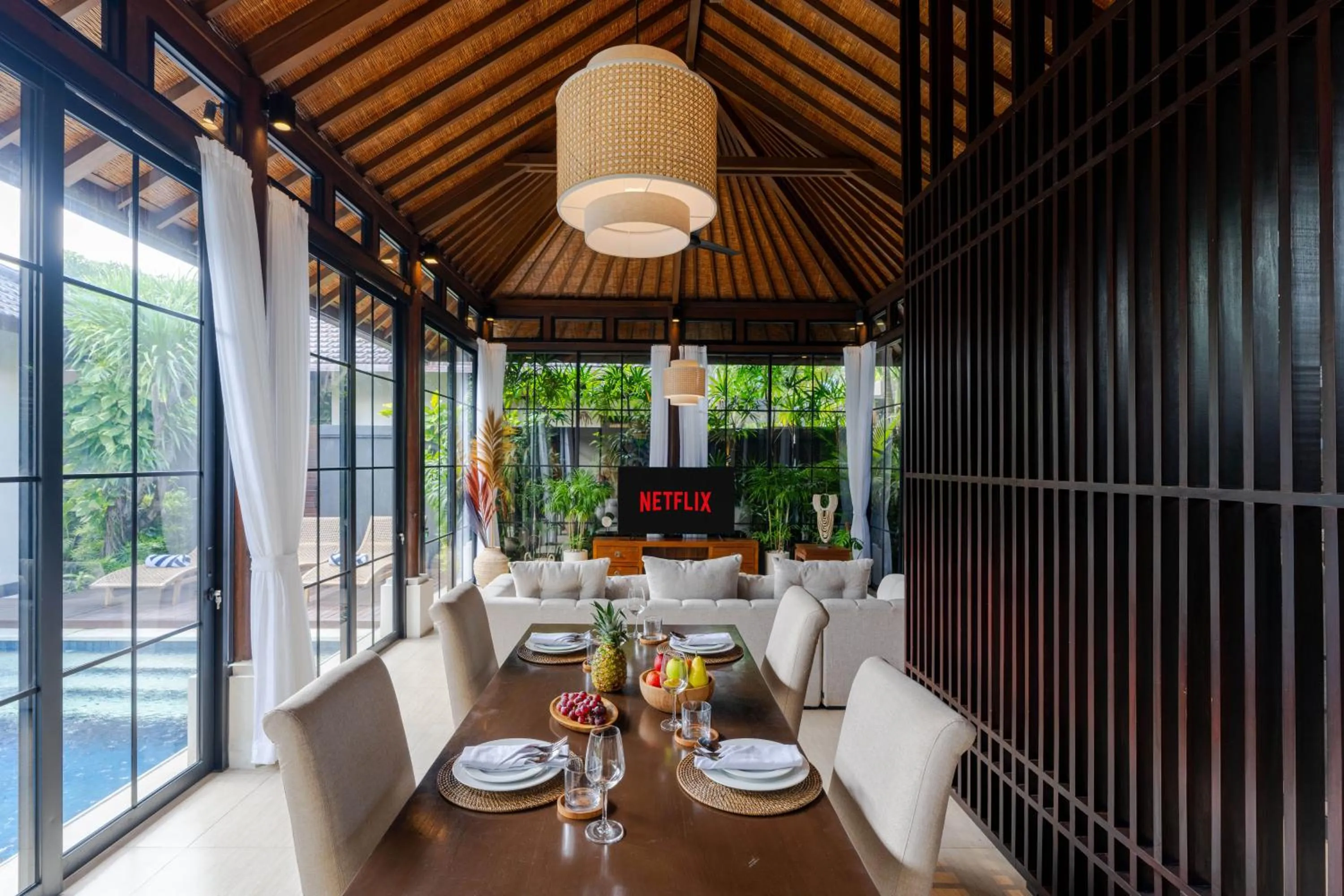 Seating area in Boholuma Villas by Pertama Management