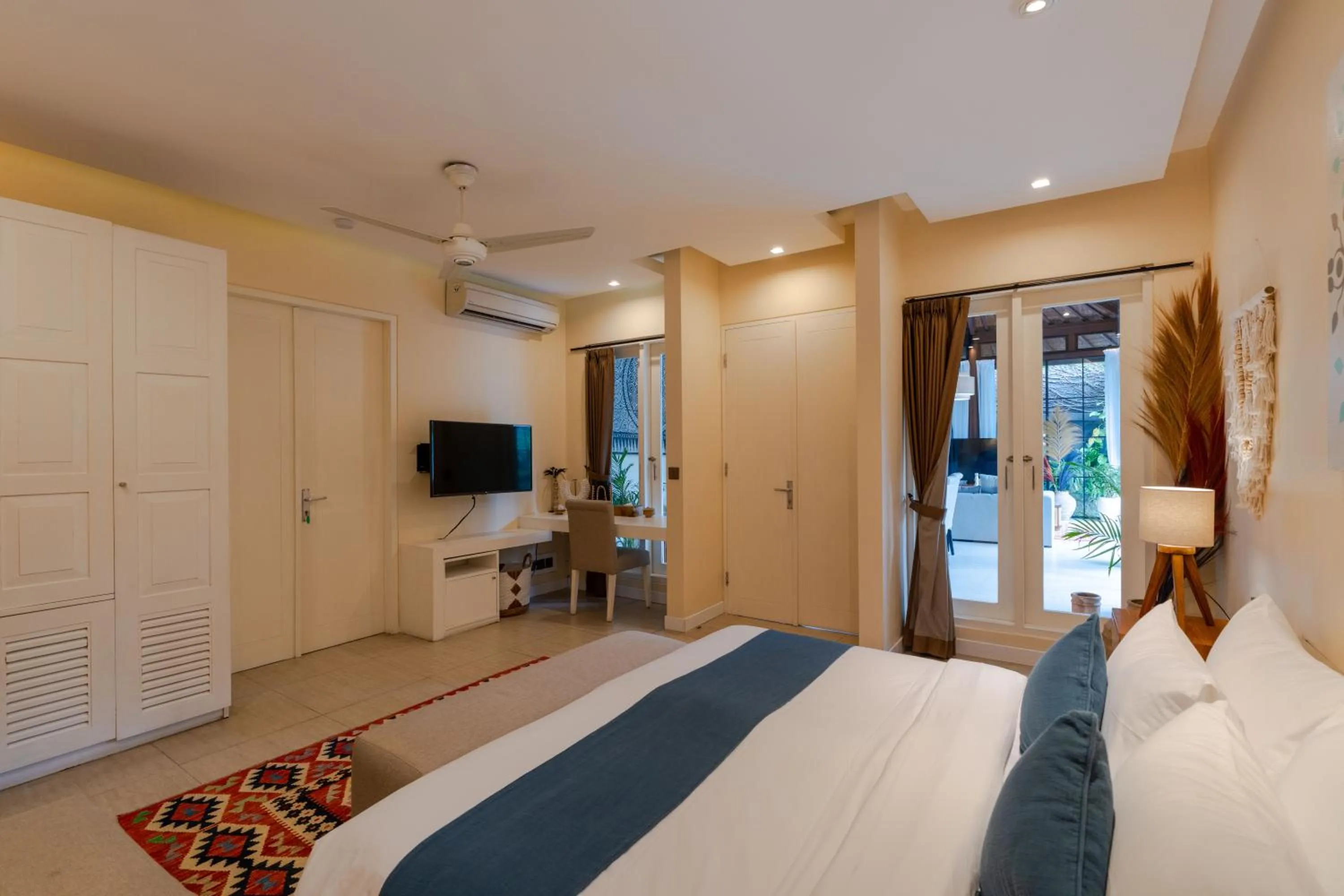 Photo of the whole room, Bed in Boholuma Villas by Pertama Management