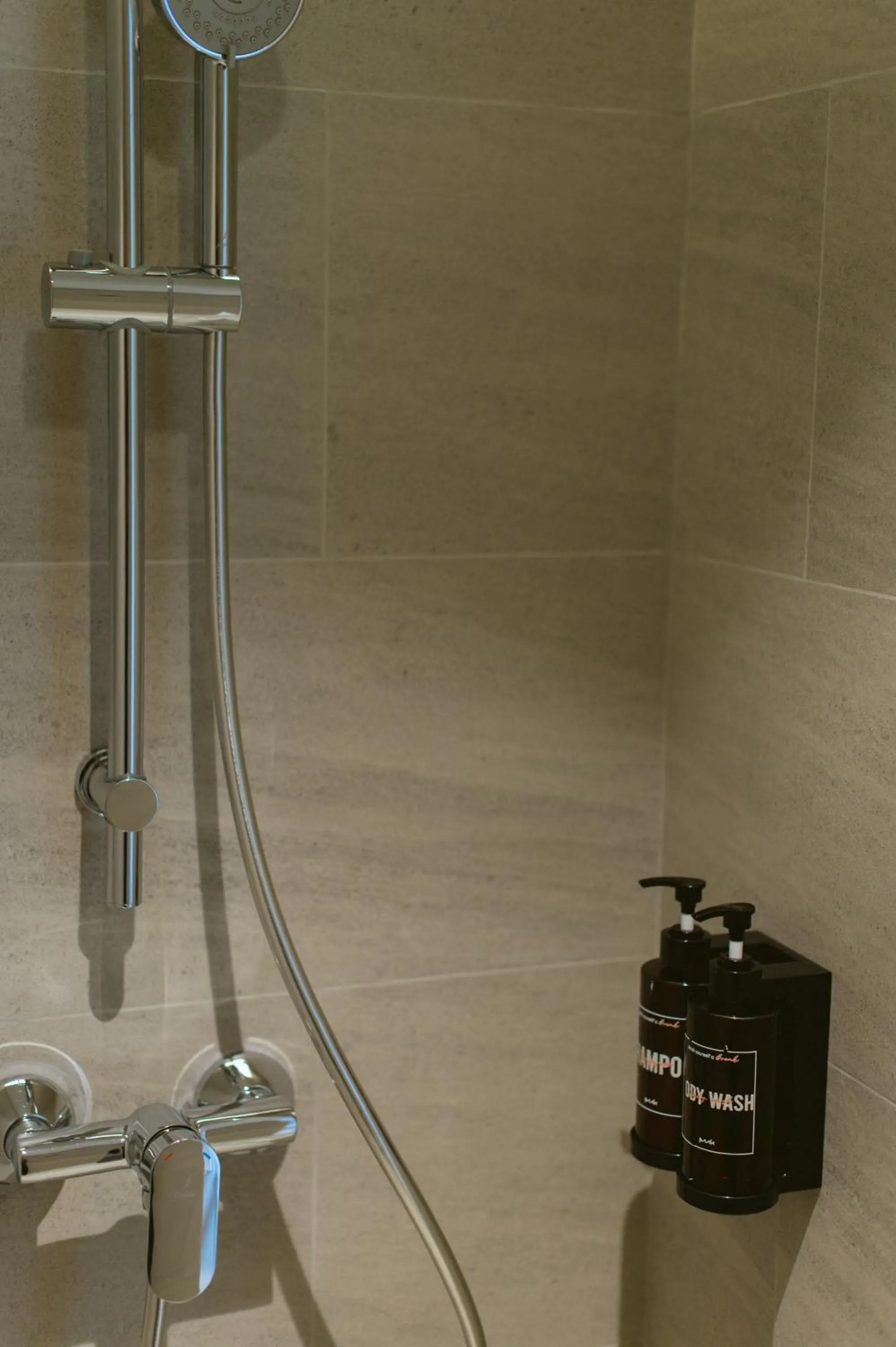 Shower in PAAK Hotel Suvarnabhumi