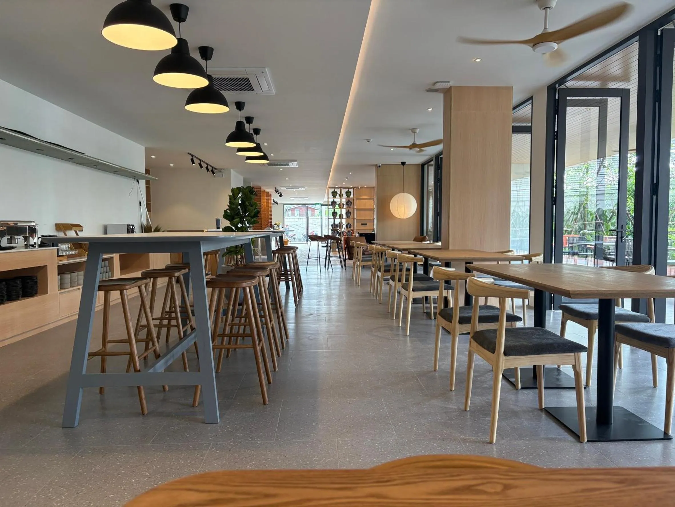 Restaurant/places to eat in PAAK Hotel Suvarnabhumi