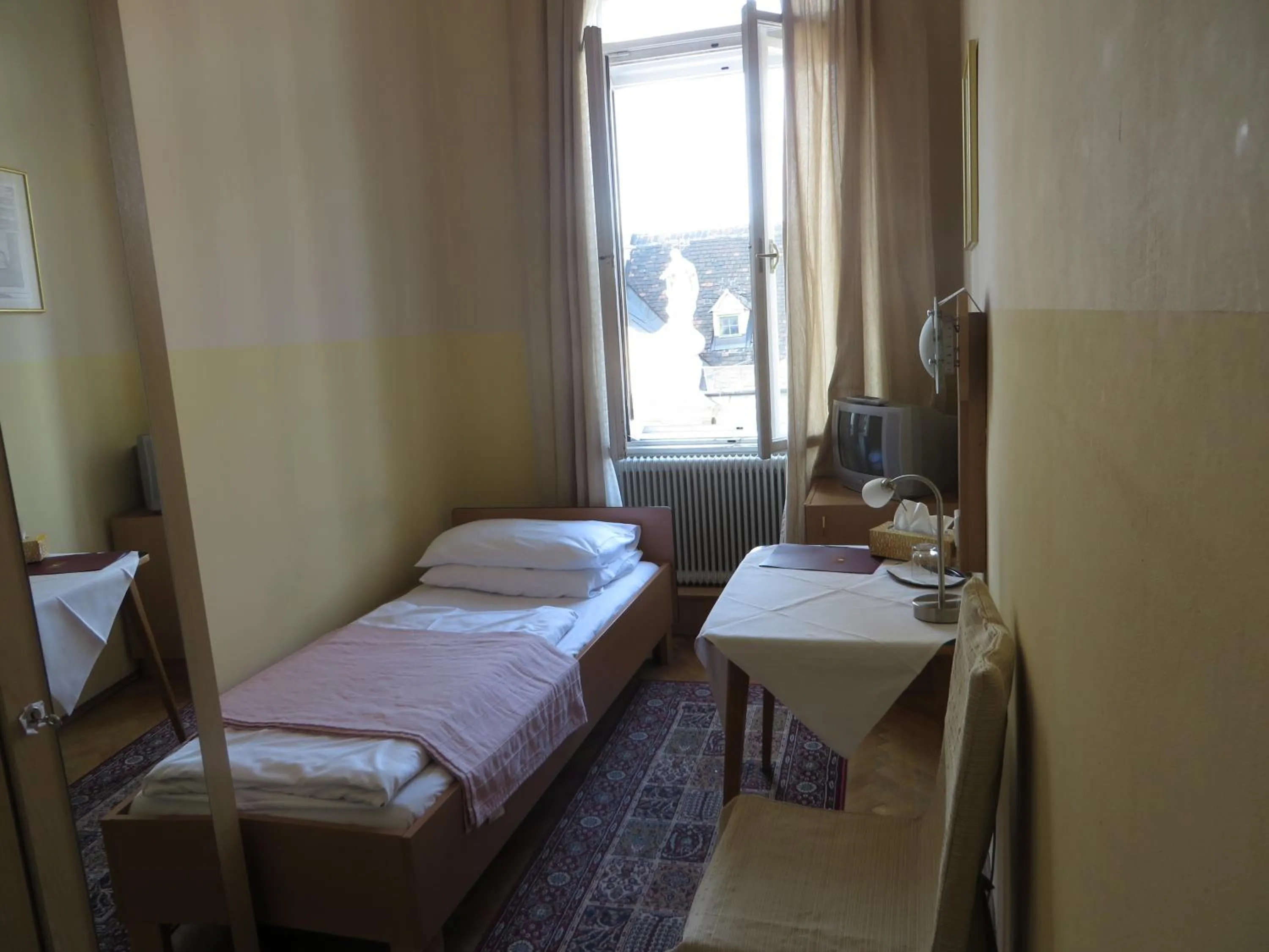 Day, Bed in Hotel Stadtpark