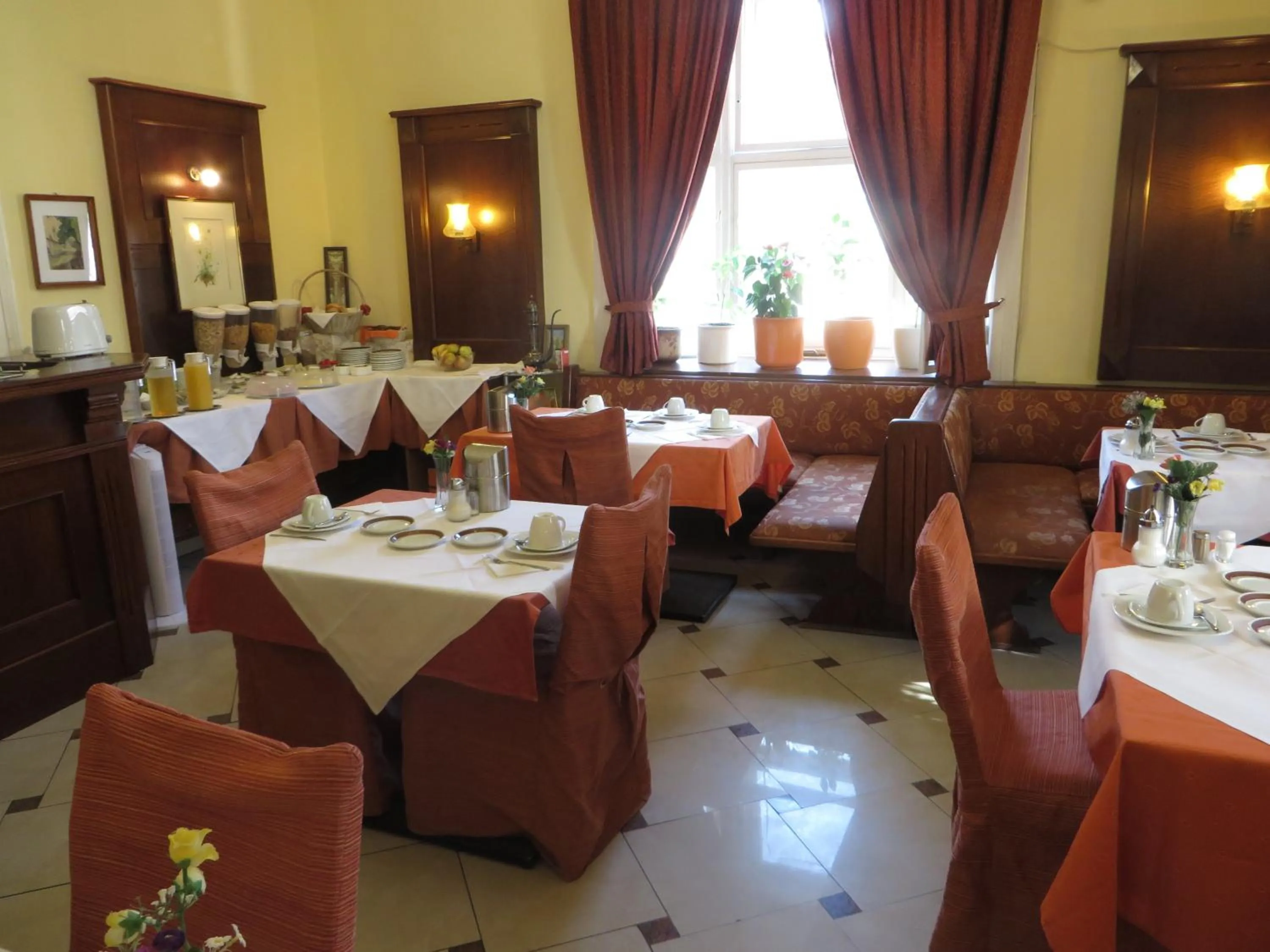 Restaurant/places to eat in Hotel Stadtpark
