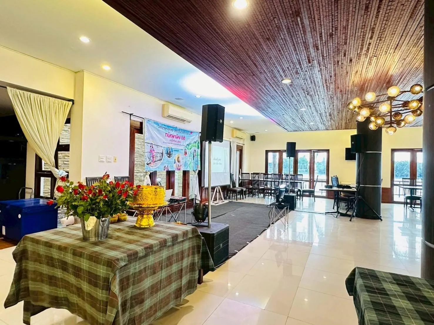 Restaurant/places to eat in Baan Tai Had Resort