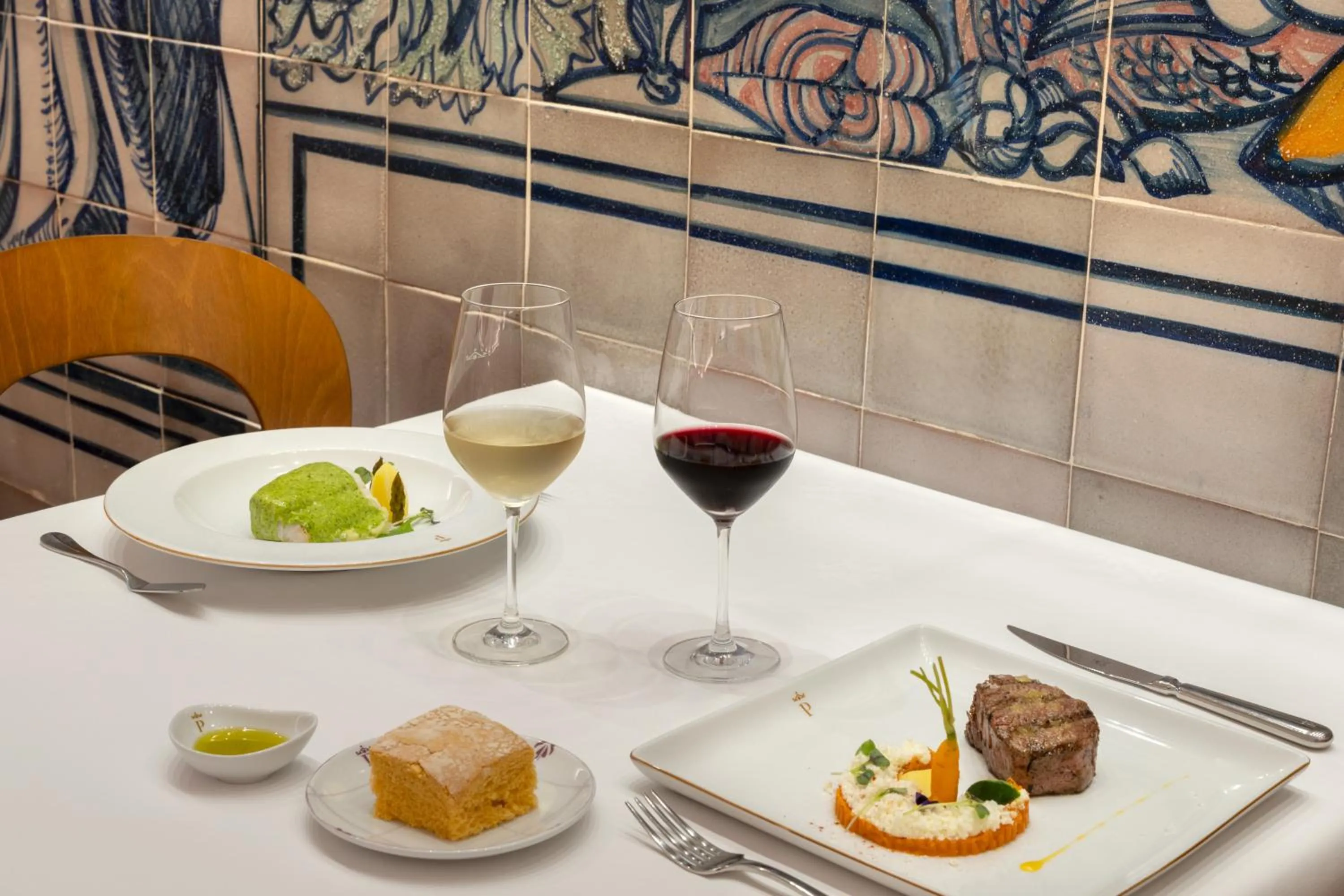 Restaurant/places to eat in Parador de Trujillo