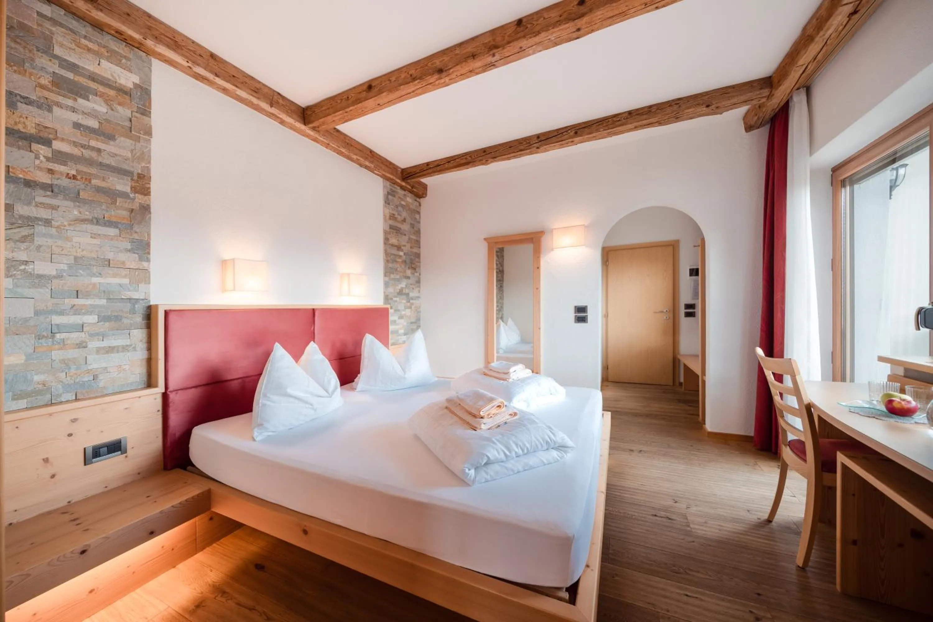 Property building, Bed in Hotel Pütia