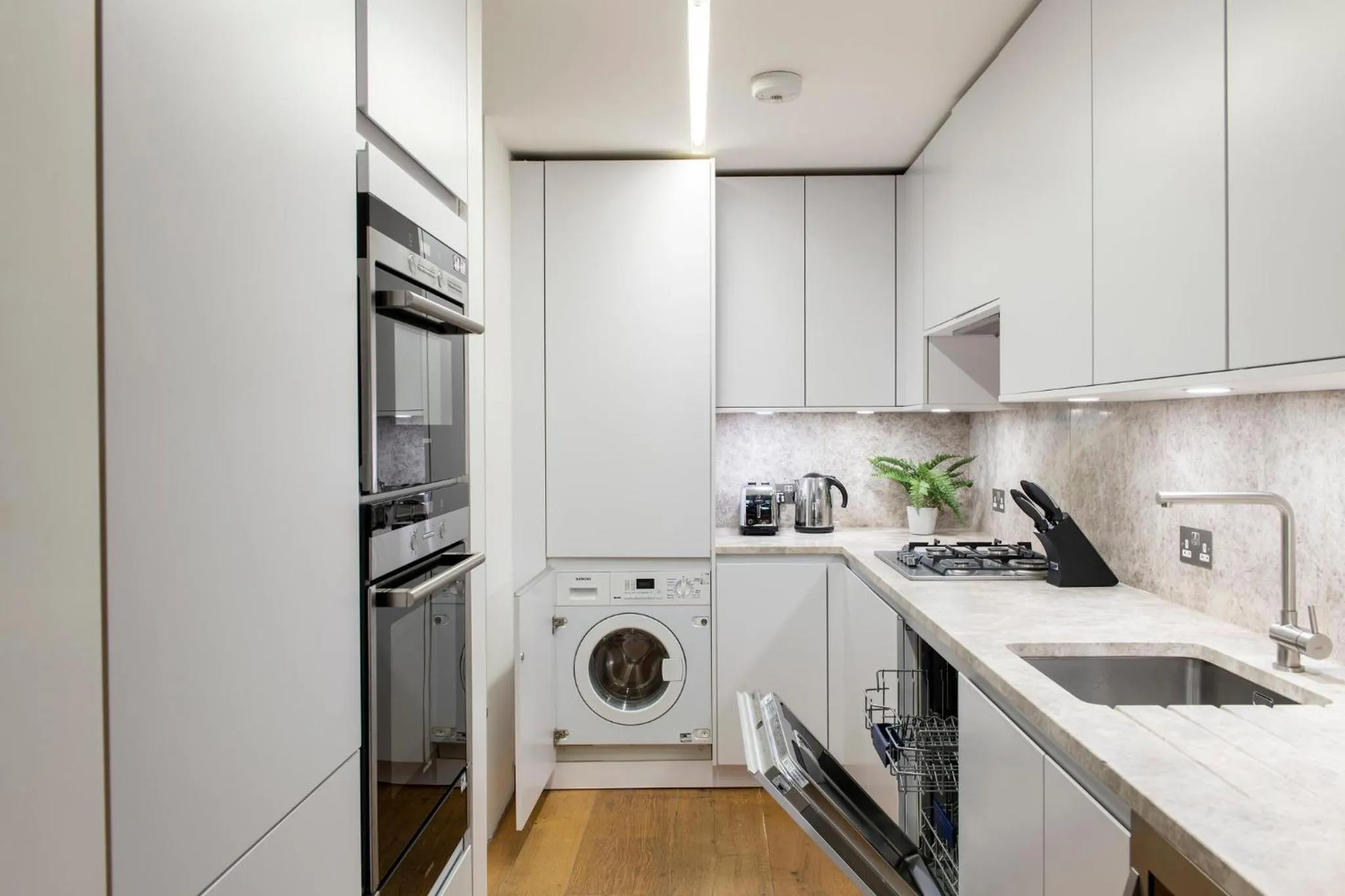 Kitchen or kitchenette in COVE Arne Street