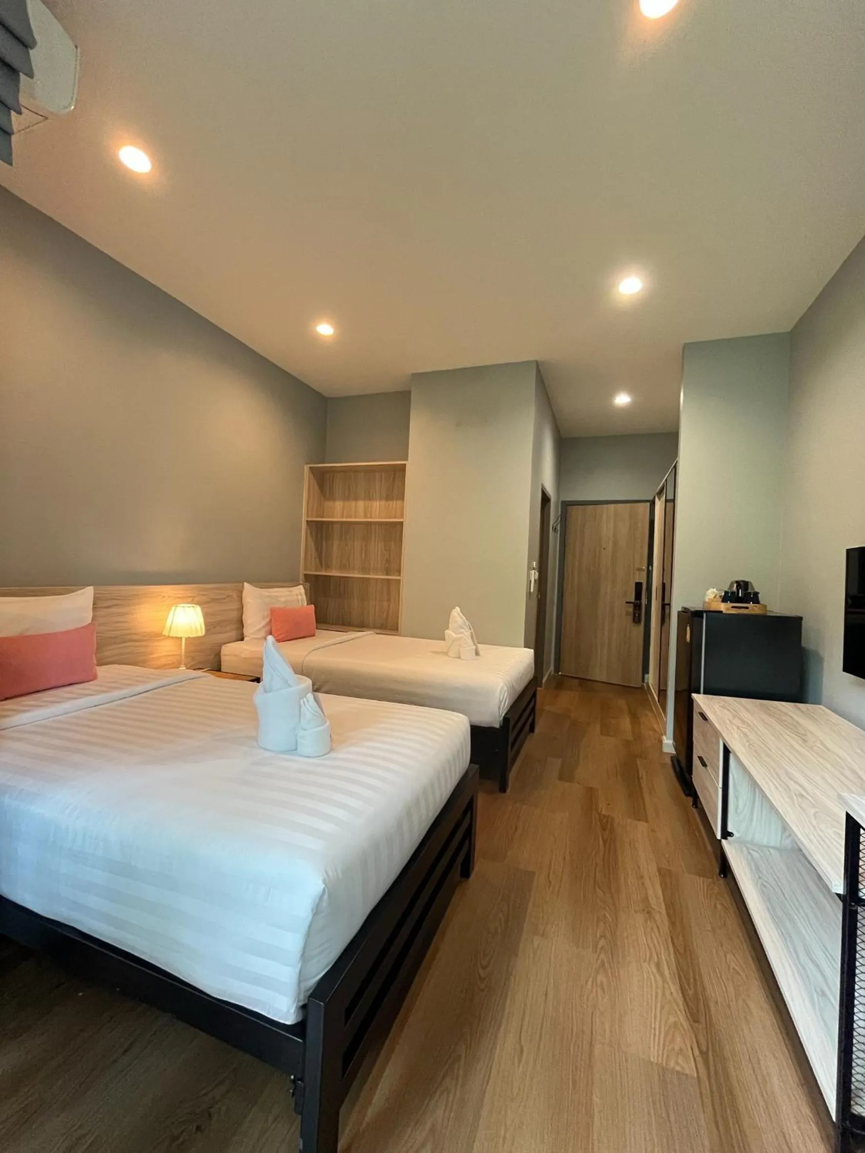 Bed in Prem Mansion U Thong