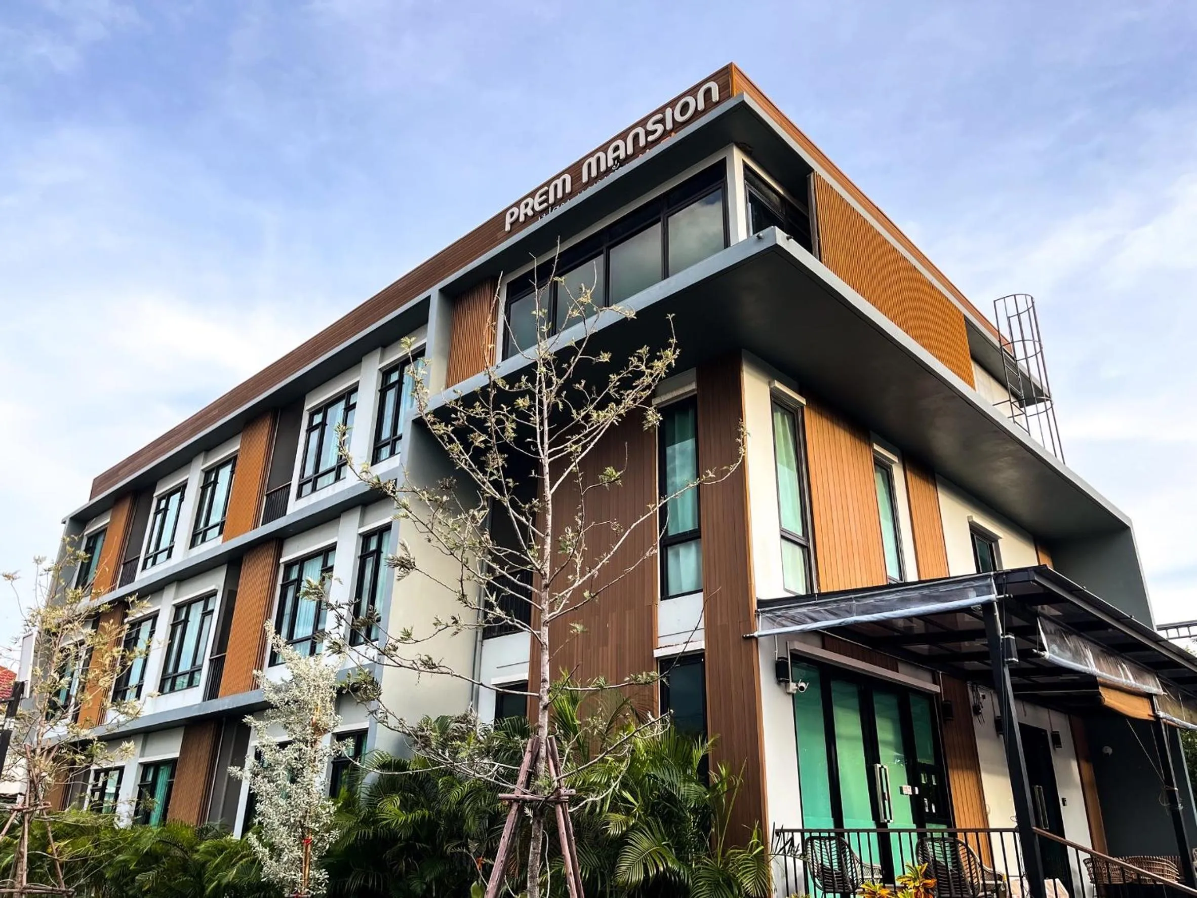 Property building in Prem Mansion U Thong