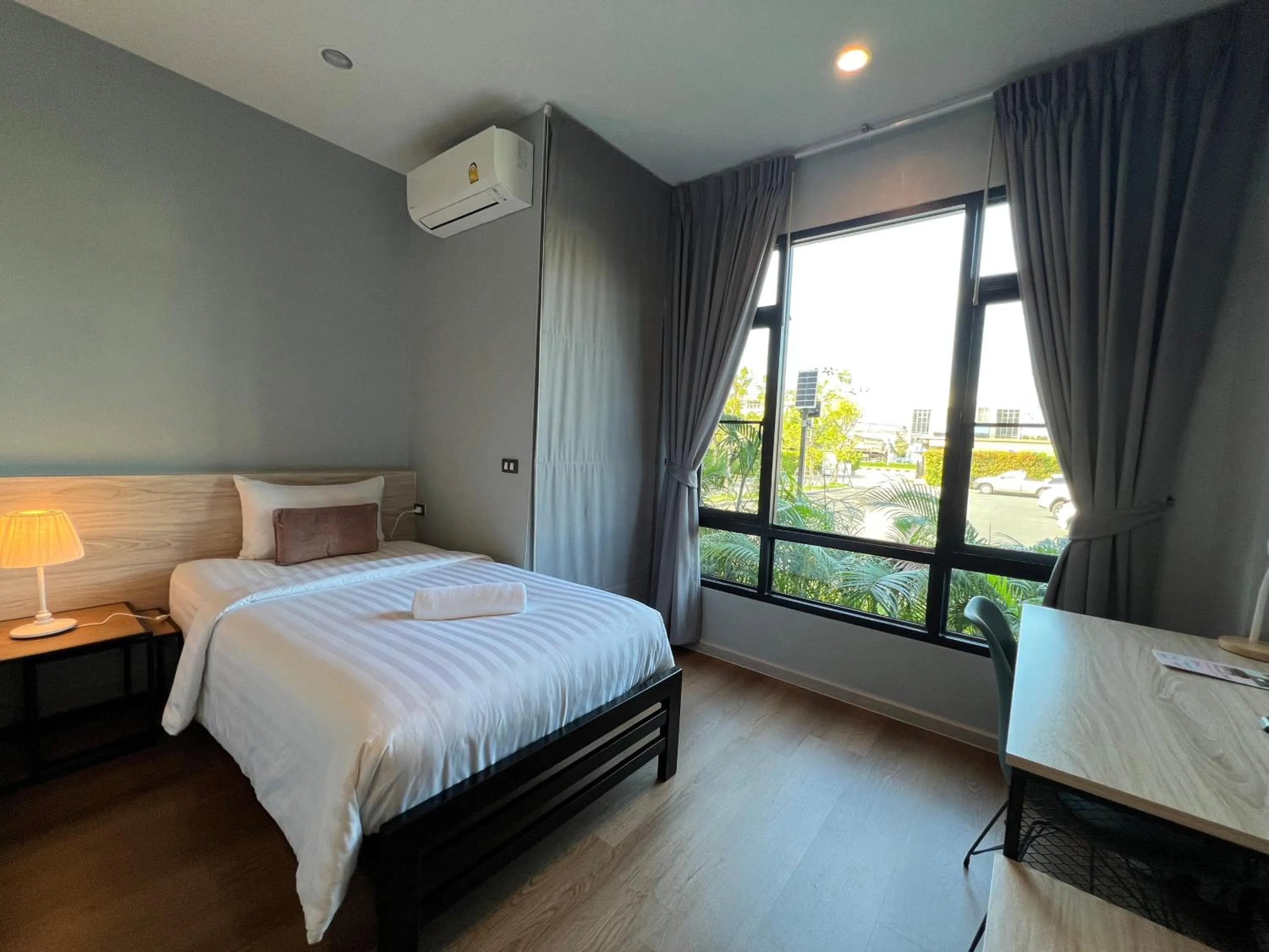 Bed in Prem Mansion U Thong