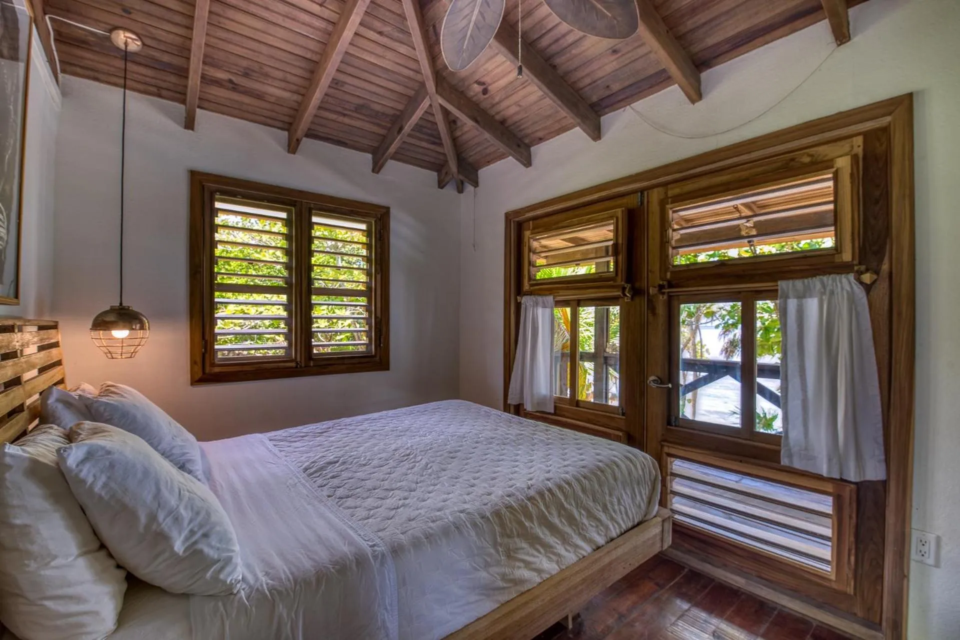 Bed in Camp Bay Lodge