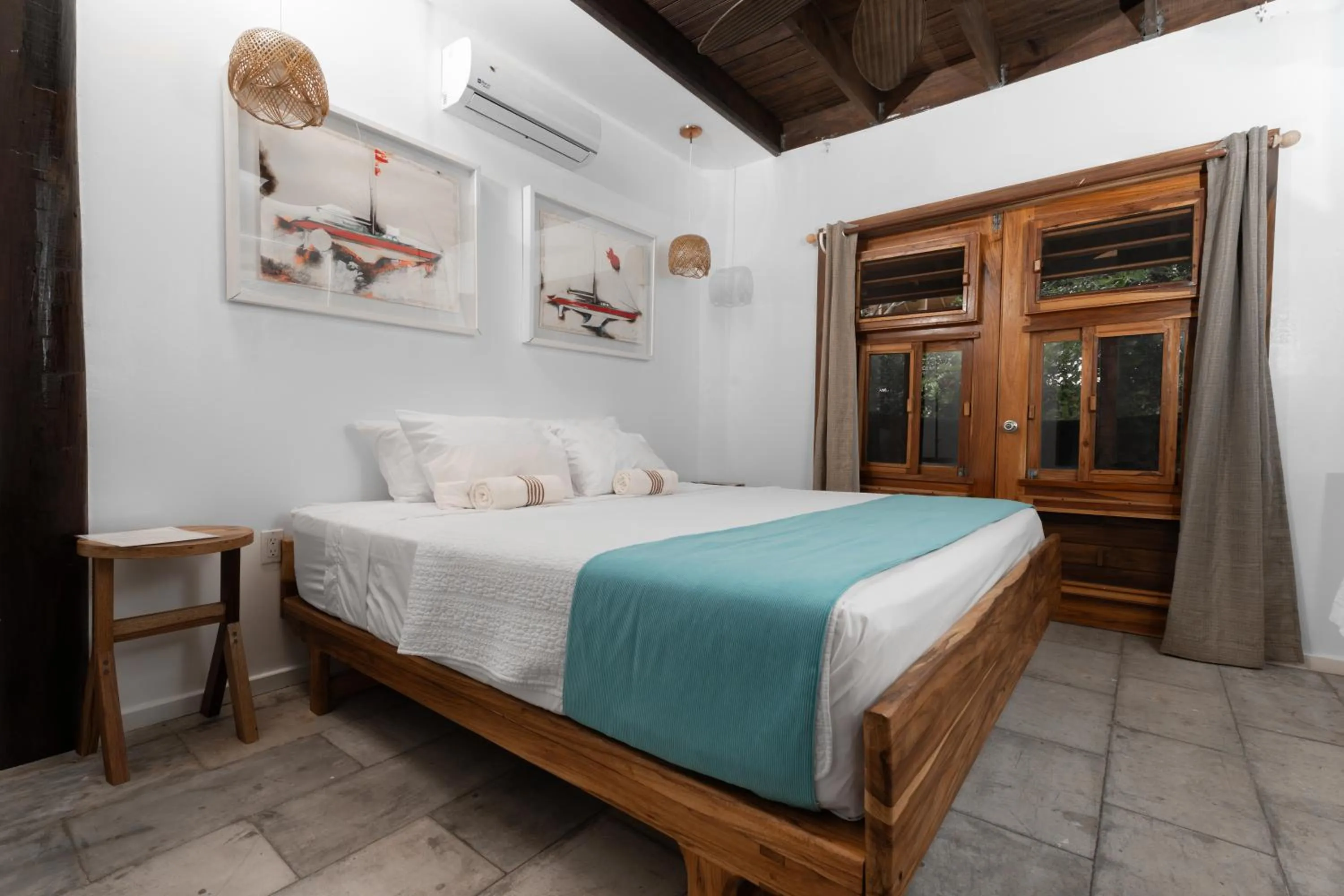 Bed in Camp Bay Lodge