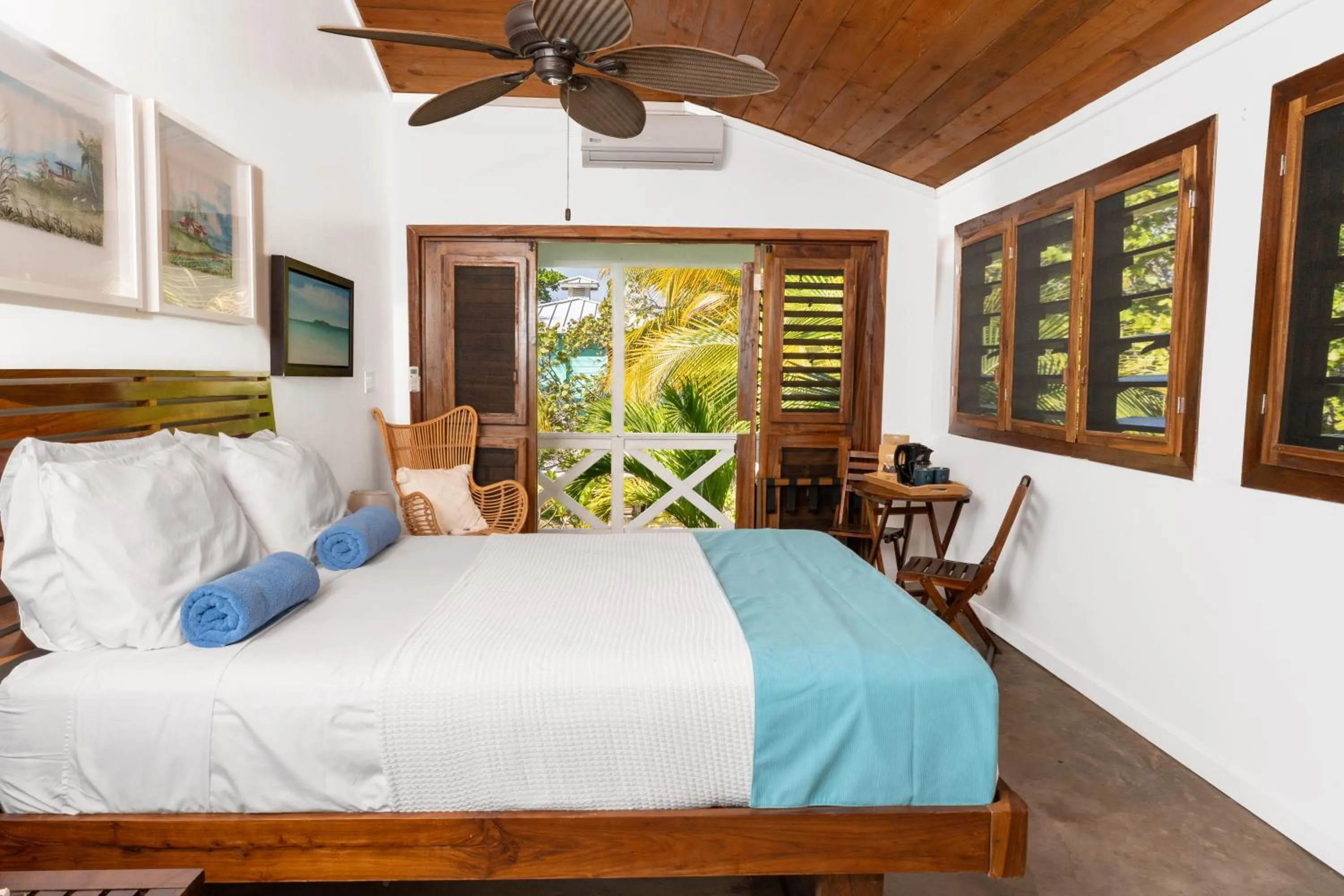 Bed in Camp Bay Lodge