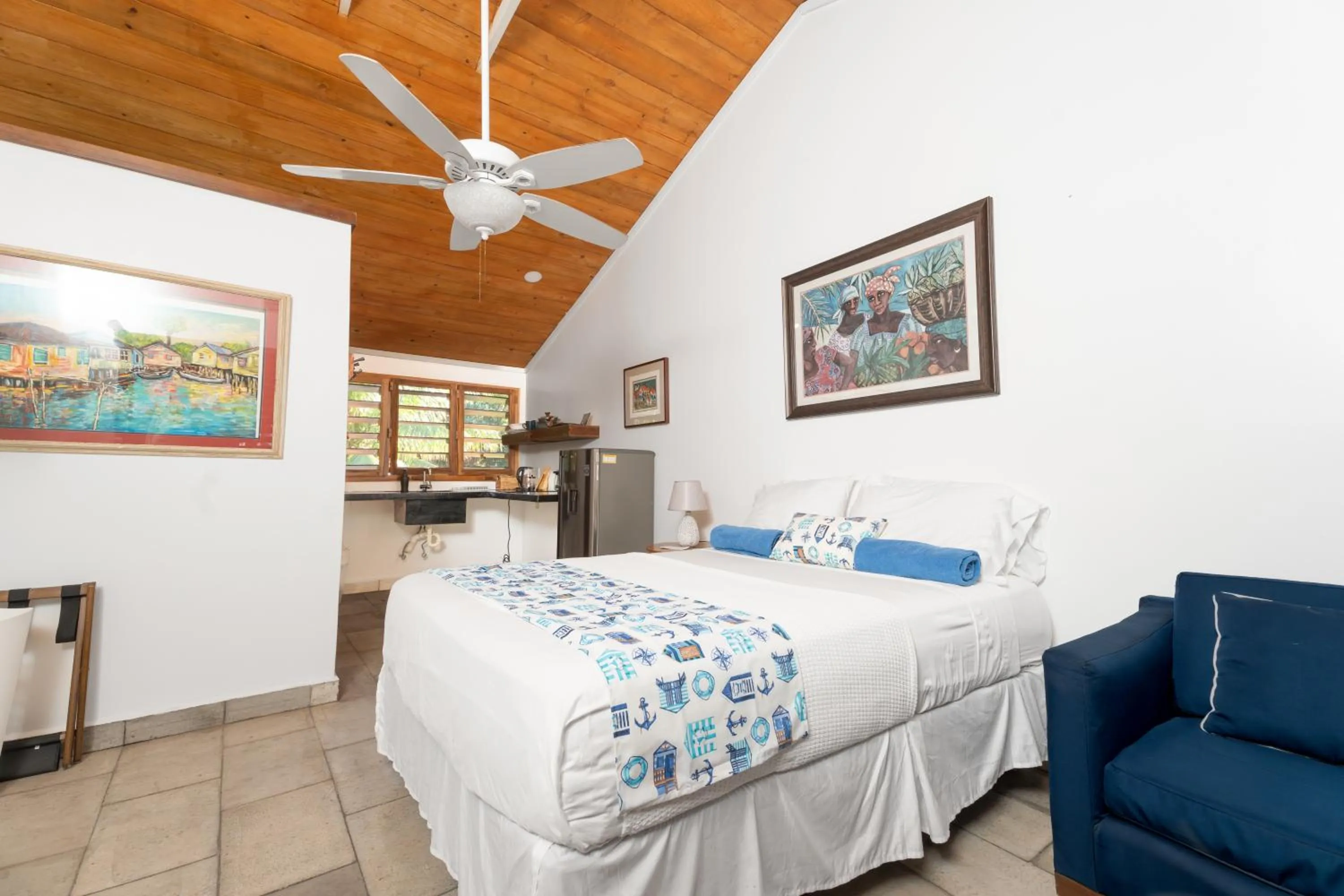 Bed in Camp Bay Lodge