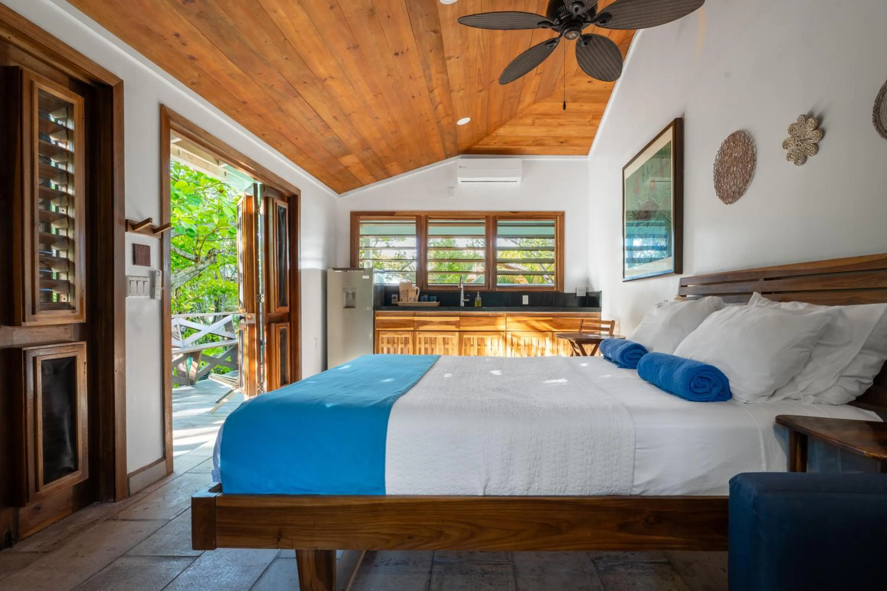 Bed in Camp Bay Lodge