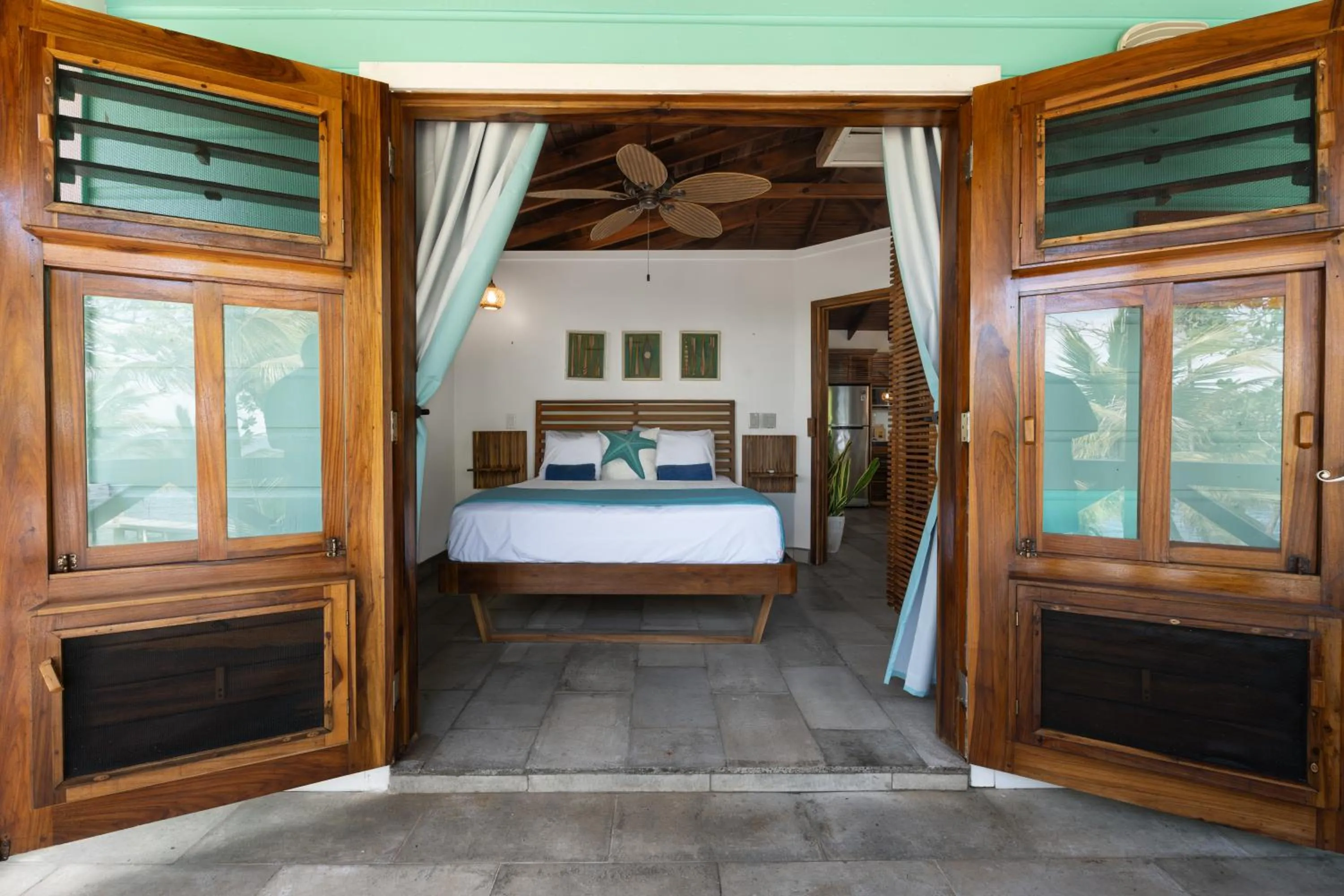 Bed in Camp Bay Lodge