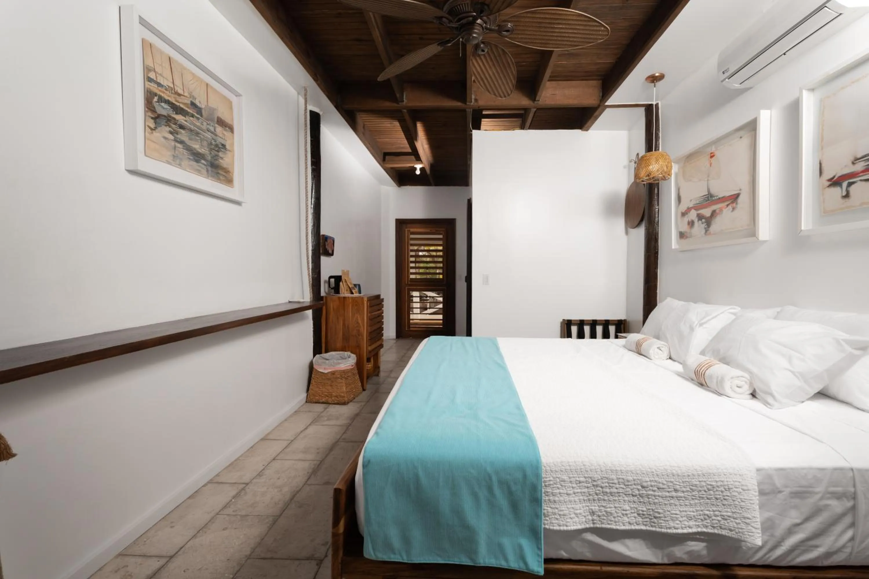 Bed in Camp Bay Lodge