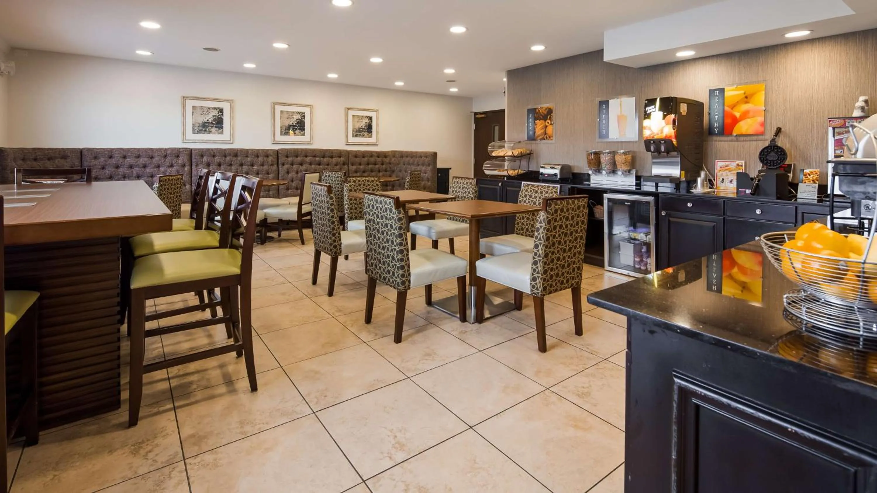 Restaurant/places to eat in Best Western Toledo South Maumee