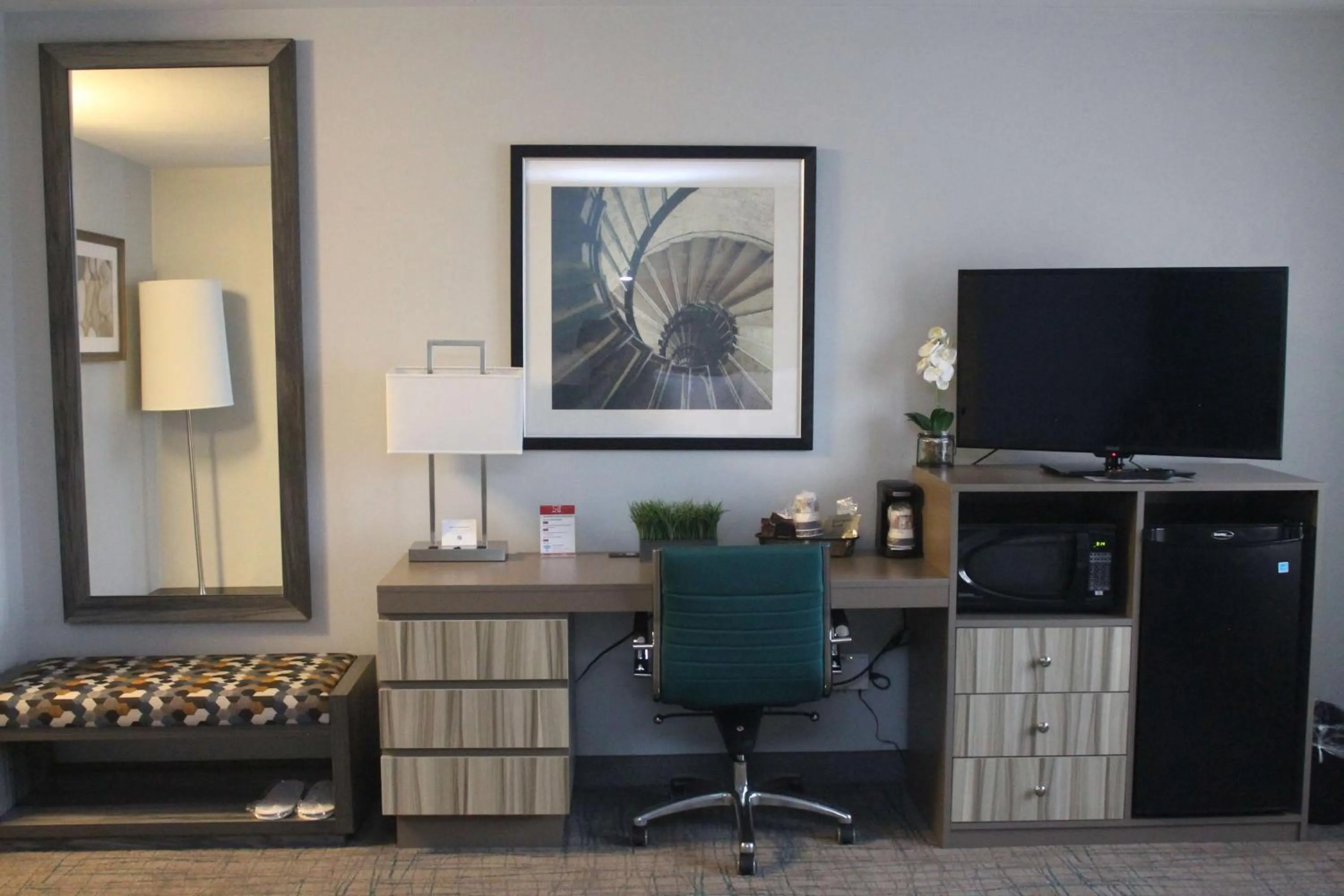 Photo of the whole room in Best Western Toledo South Maumee