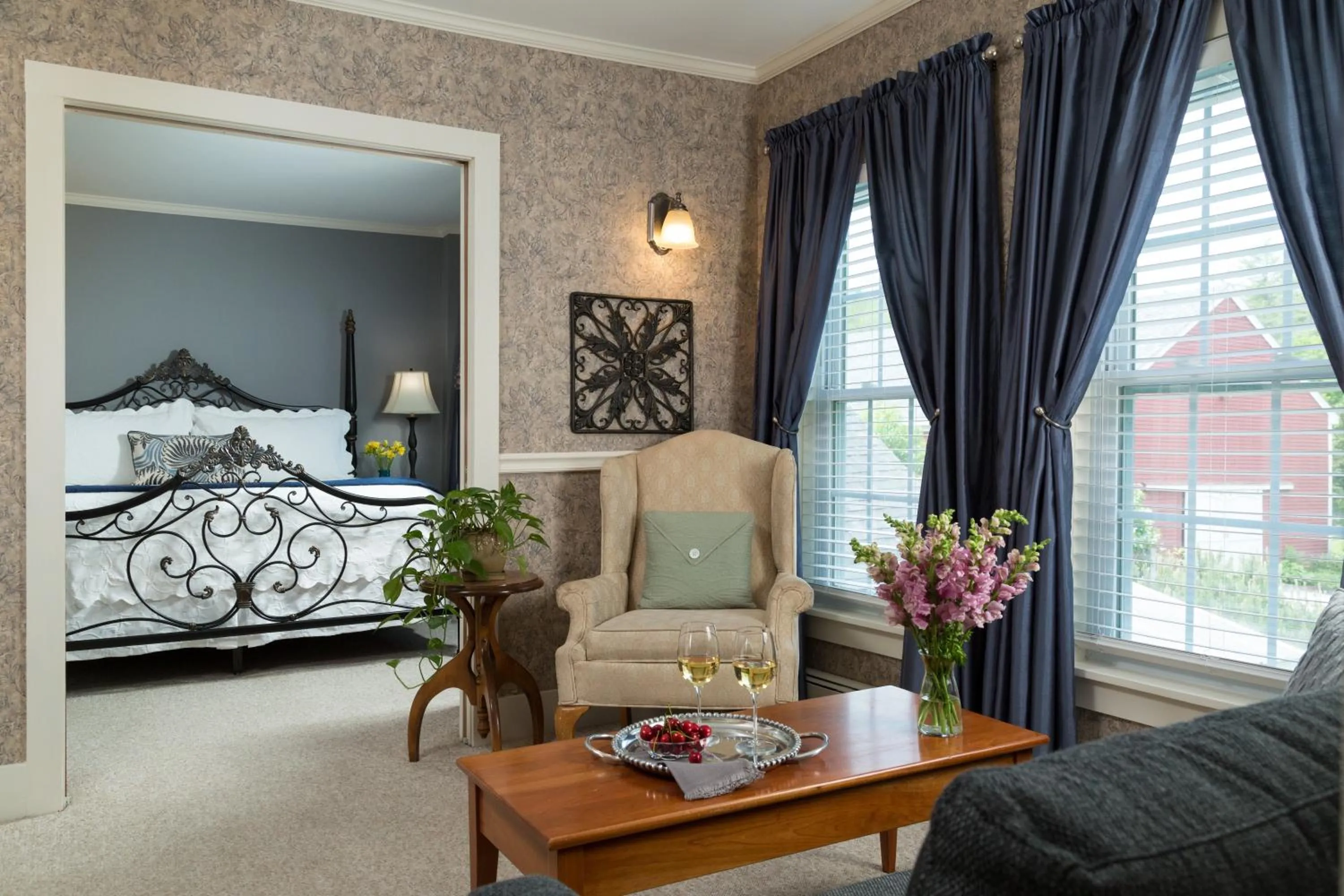 Deluxe King Suite in Inn at Pleasant Lake